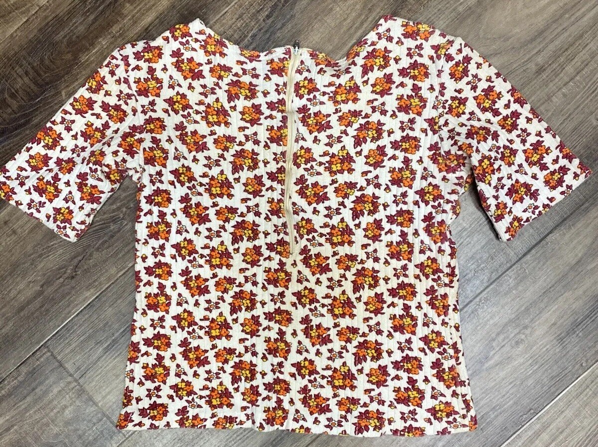 Vintage 1970 Shirt Floral 8 1/2” Sleeve Back Zip Hippy Cropped Ribbed Material