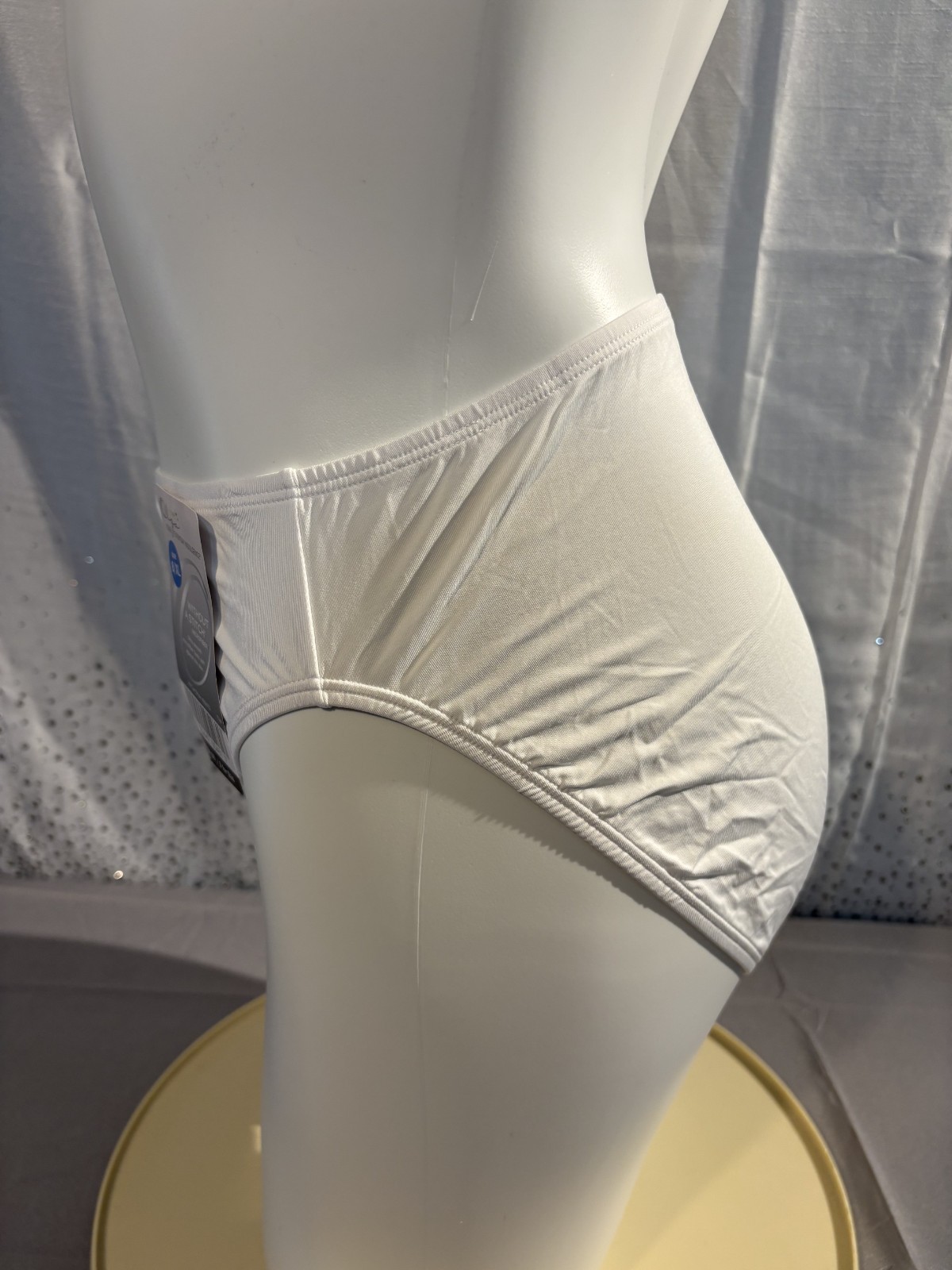 OLGA vintage NWT WHITE Without a Stitch microfiber Brief size 8/XL