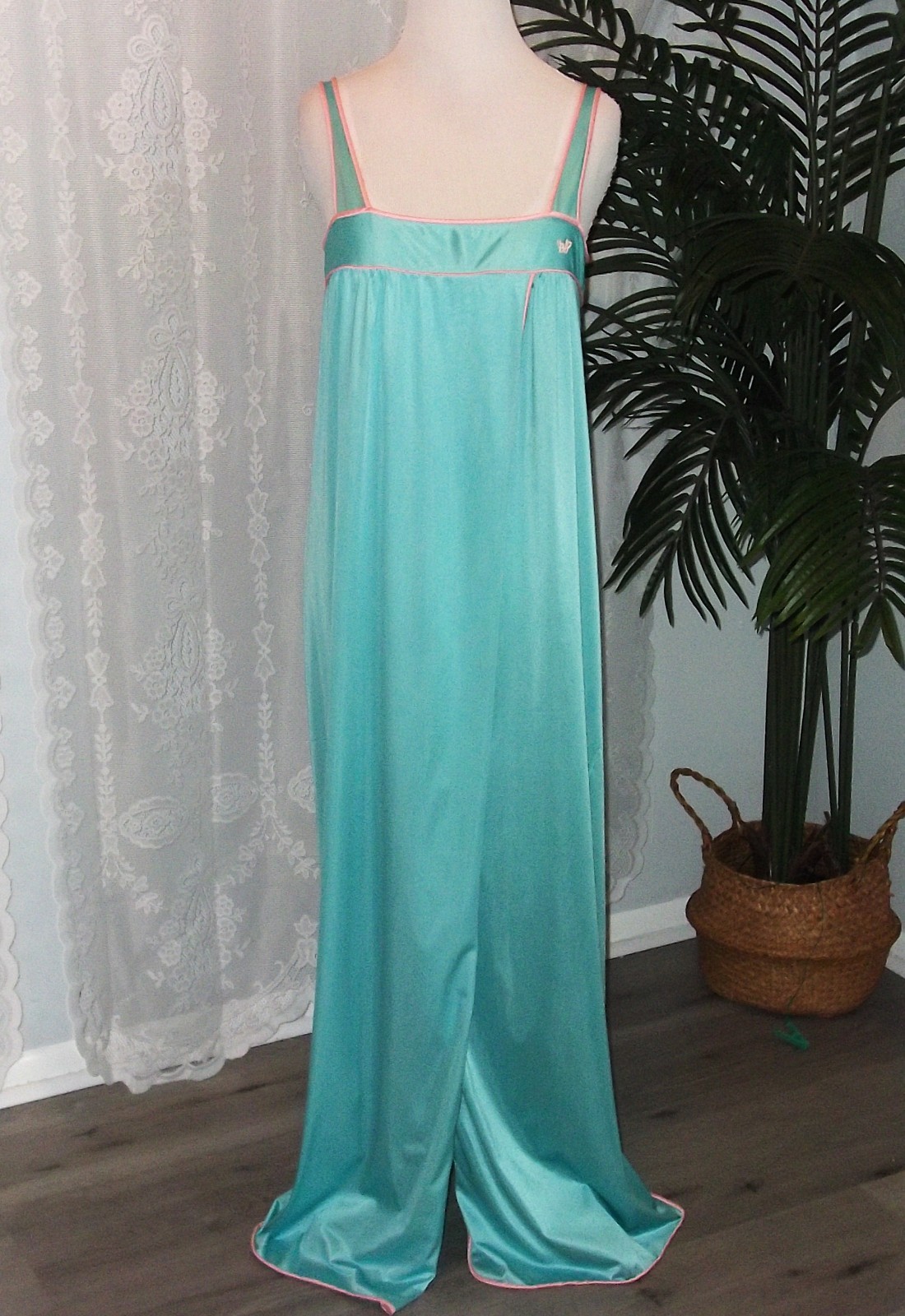 Sm.-Med.”Diane Von Frostenberg” 2 tone,Aqua blue,pink trim,long vtg. nightgown