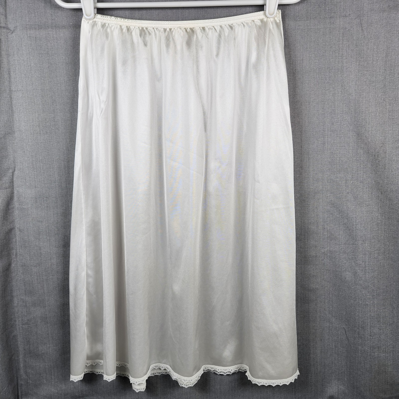 JC Penny Adonna Womens Medium Half Slip 25″ Long White USA Eyelet Trim Vintage
