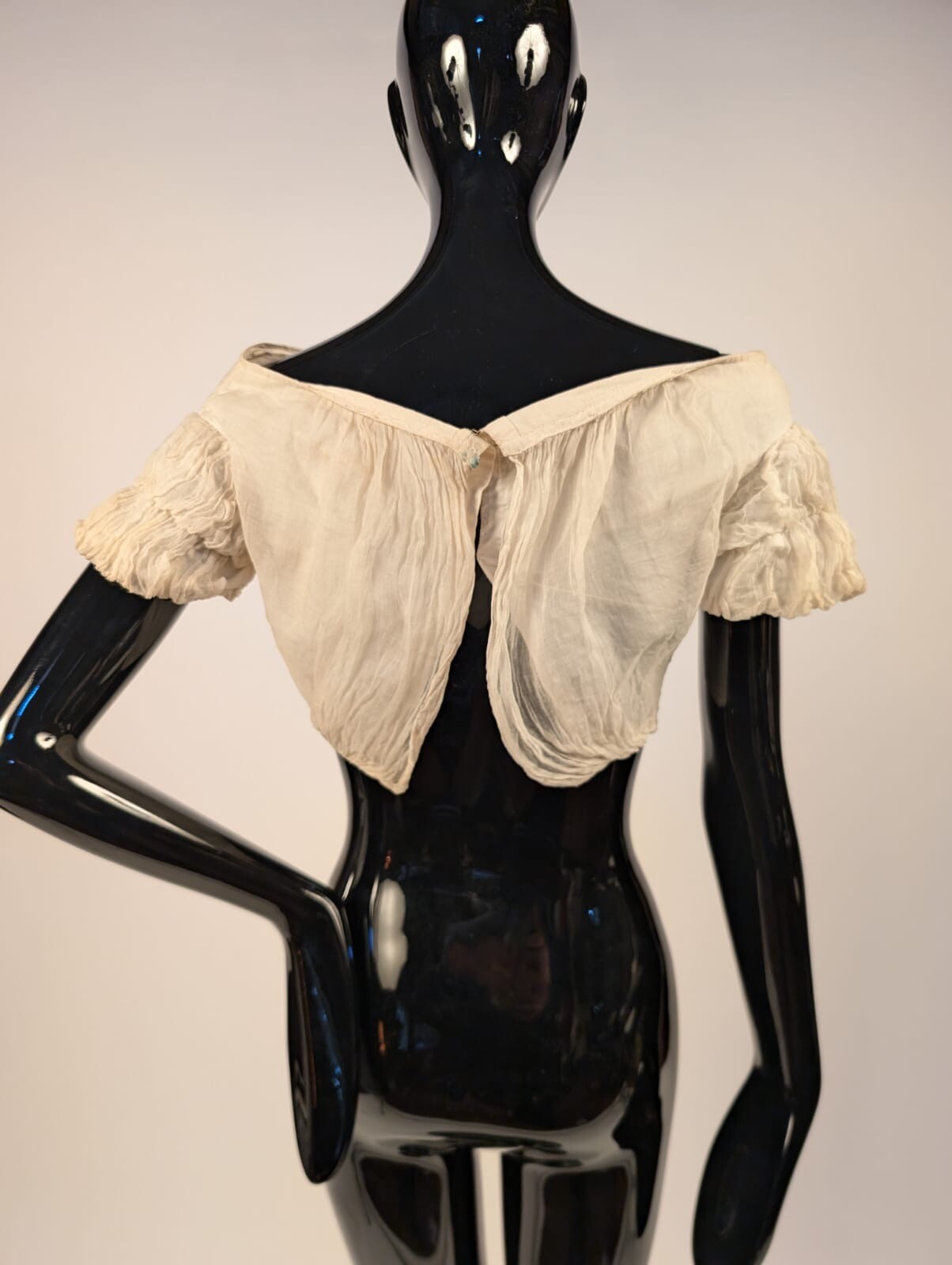 1850’S SHEER COTTON ORGANDY BALL GOWN BODICE W RUCHED SLEEVES