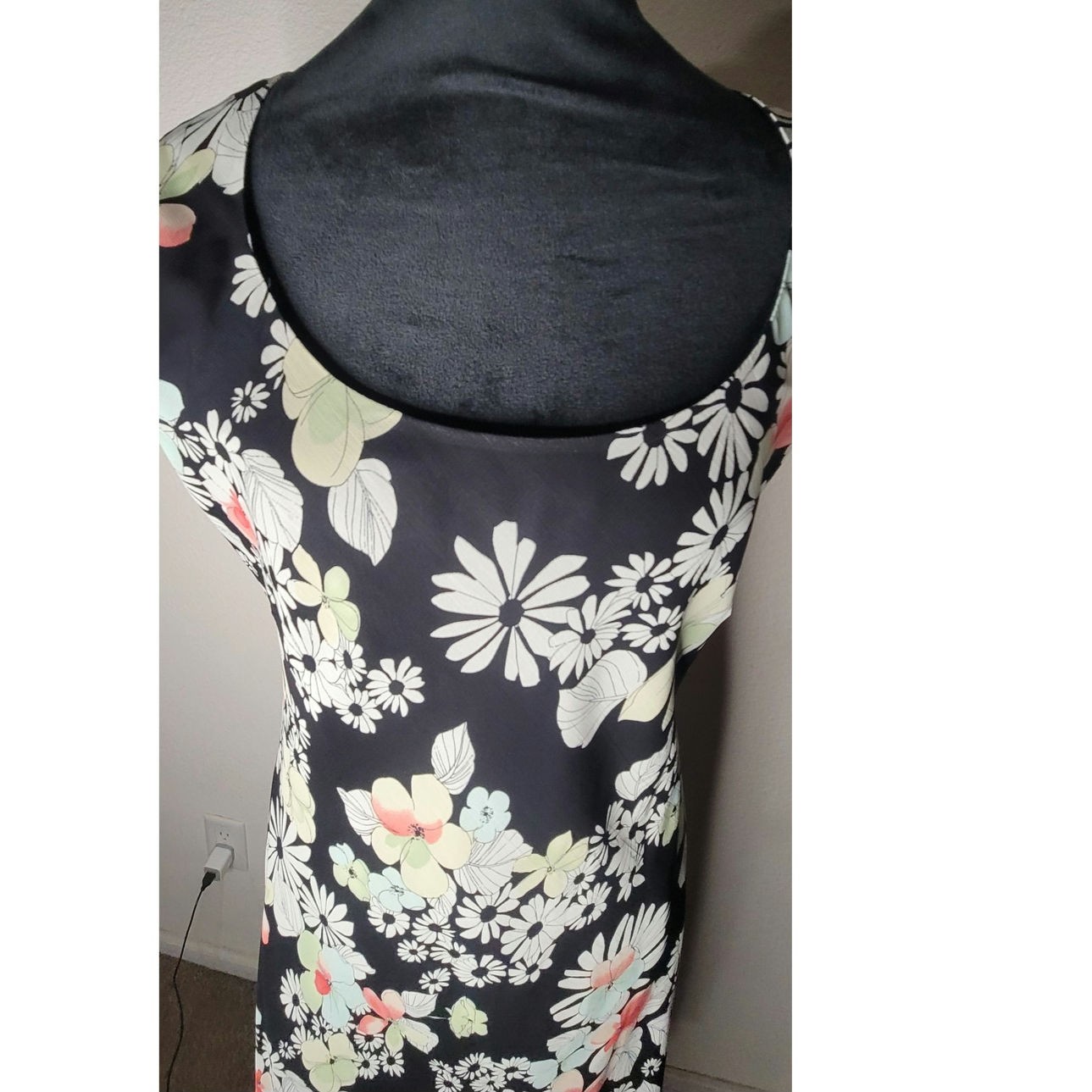 Vintage Jones Wear Women’s Sleeveless Shift Dress Multicolor Daisy Floral Print