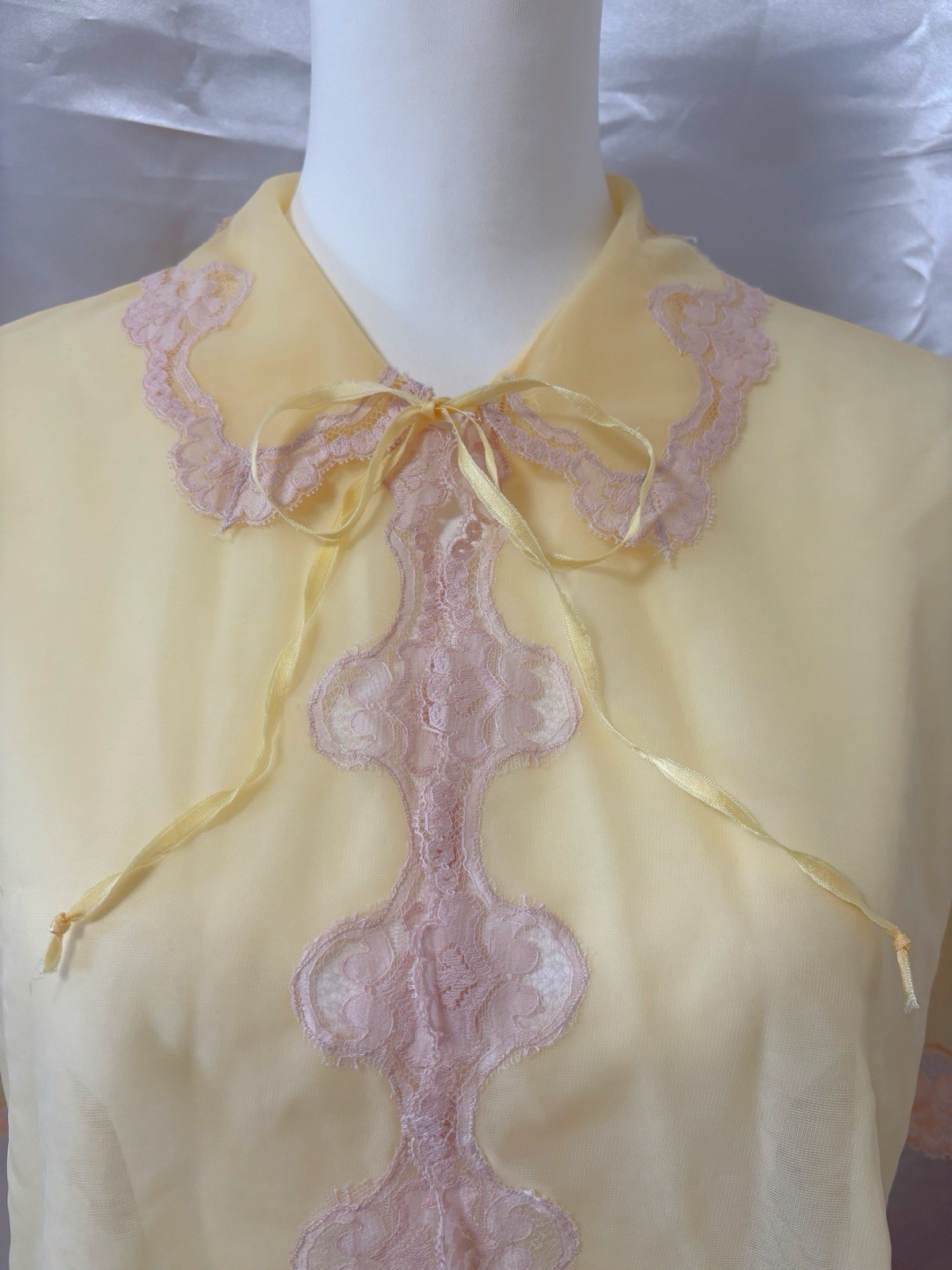 Vintage 50s 60s Sheer Chiffon Cape Lace Collar Lingerie Peignoir yellow Coquette
