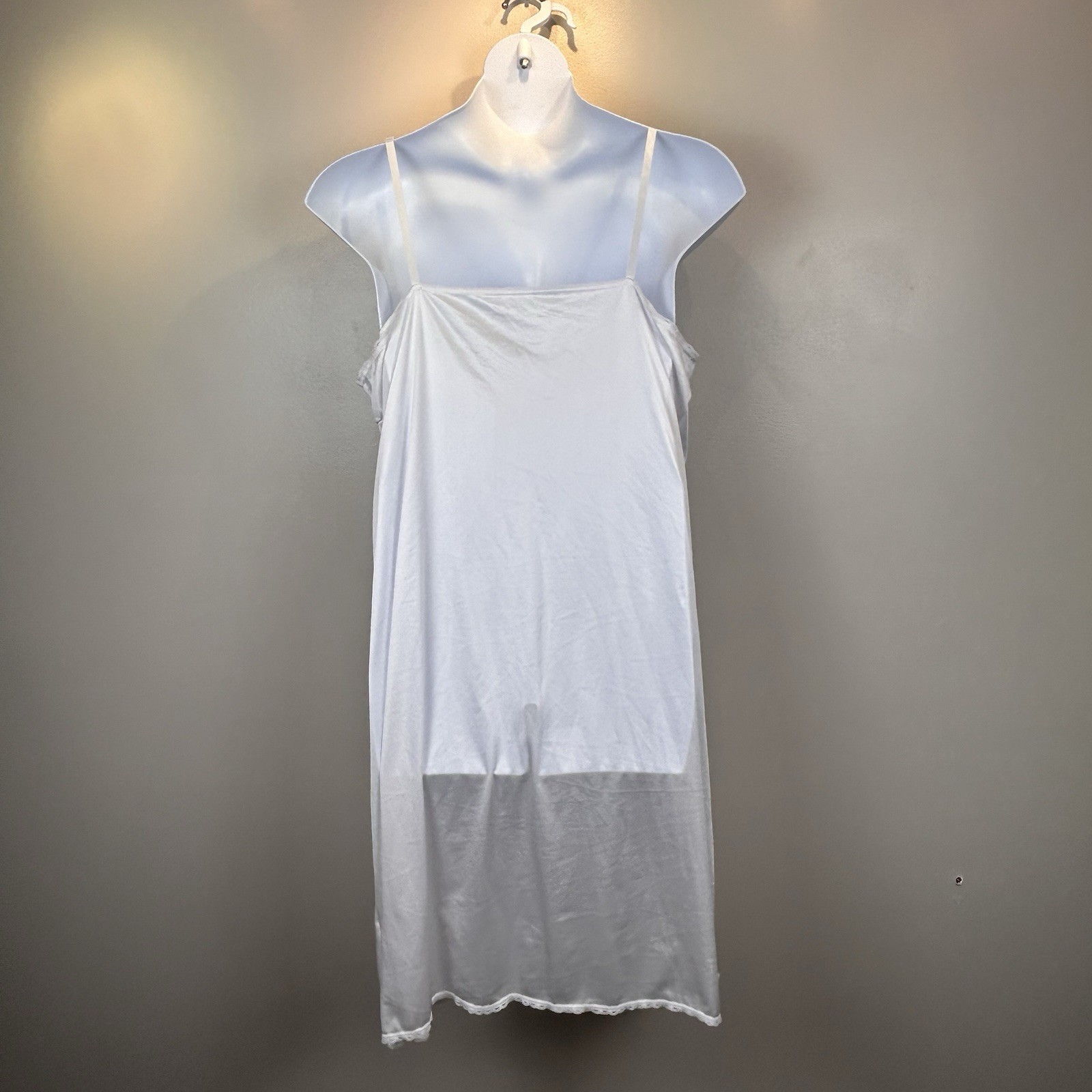 VASSARETTE Size 28″ 44/50 White Nylon Floral Lace Adjustable Strap Slip Dress