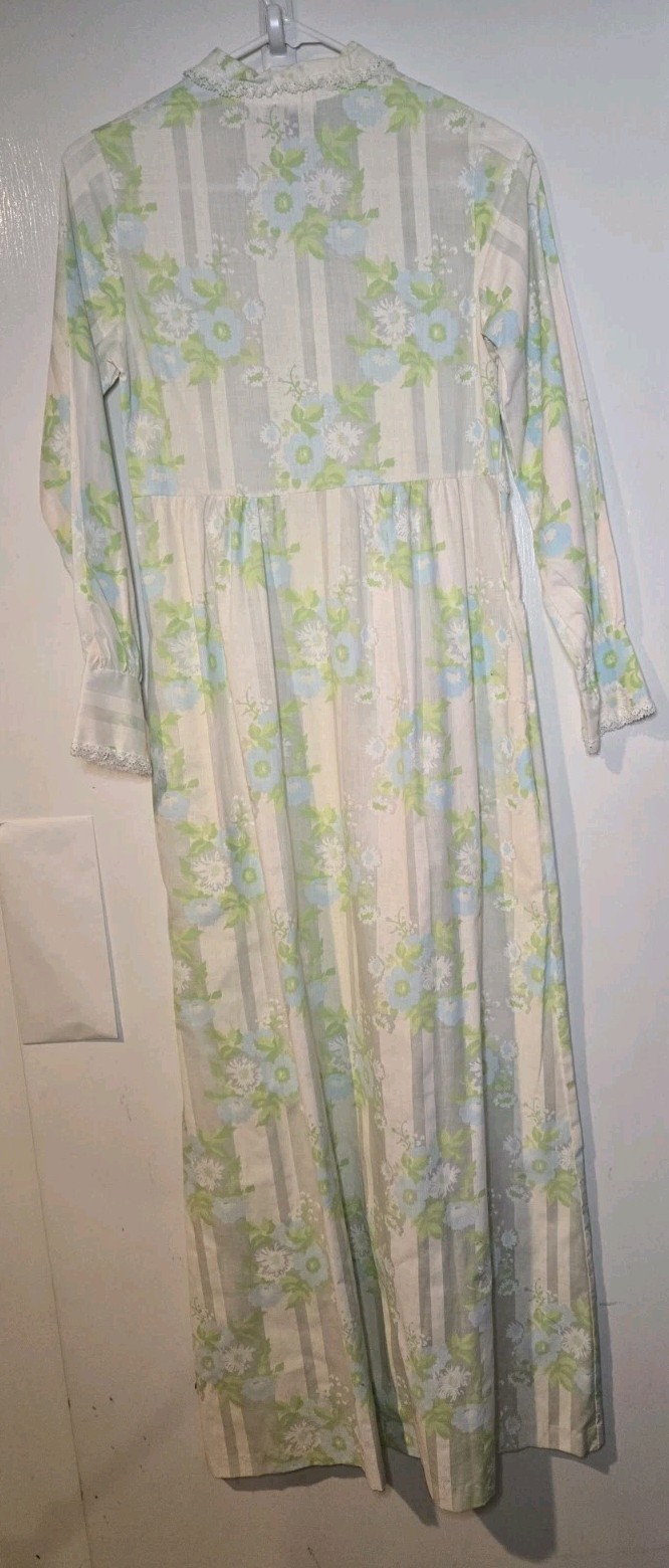 Vintage Berkleigh Junior Pink Nightgown Flounce Hem Size 9 Juniors Buttons Lace