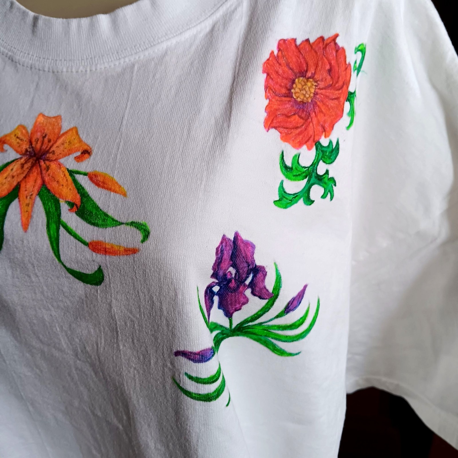 True Vintage T-shirt Granny XXL Hand-Painted Floral Design Hanes Comfort-T White