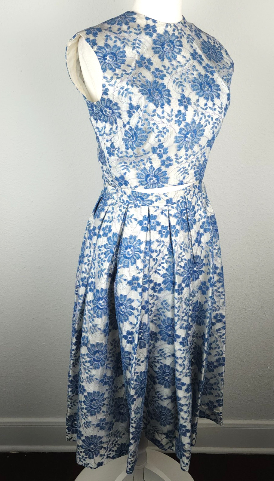 Vintage 1960s Blue White Lace Dress Set Lois Casper Pleated Skirt Button Back XS