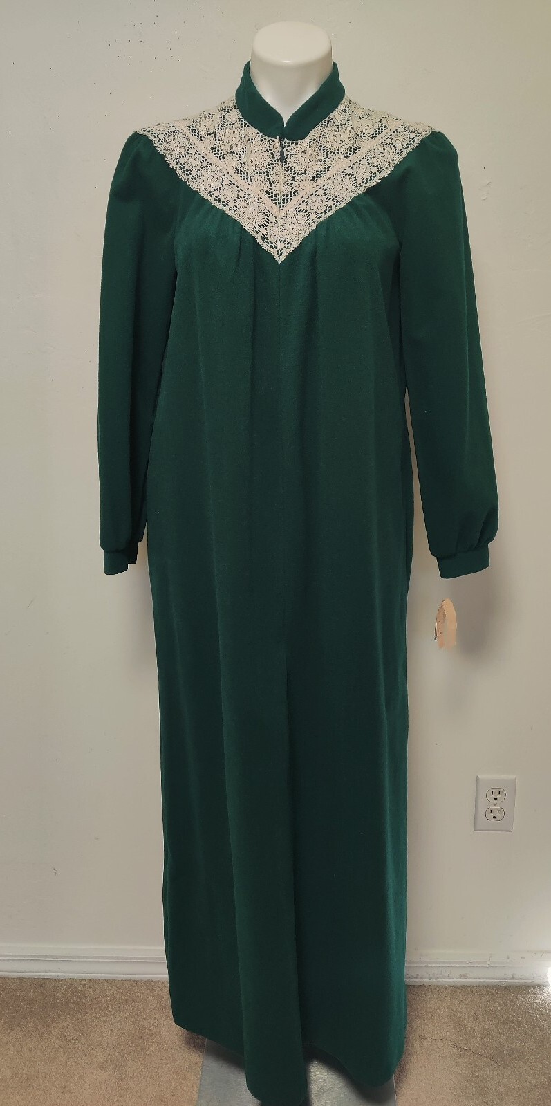 Vintage New Vassarette Lace Bib Velvelour Full Robe Dress Medium USA NWT NOS