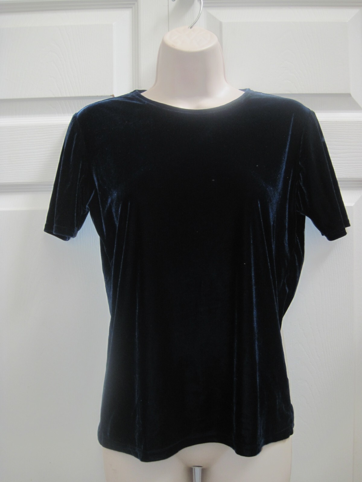 Kathy Ireland Women’s Medium Dark Blue Velvet Top Short Sleeves Round Neck