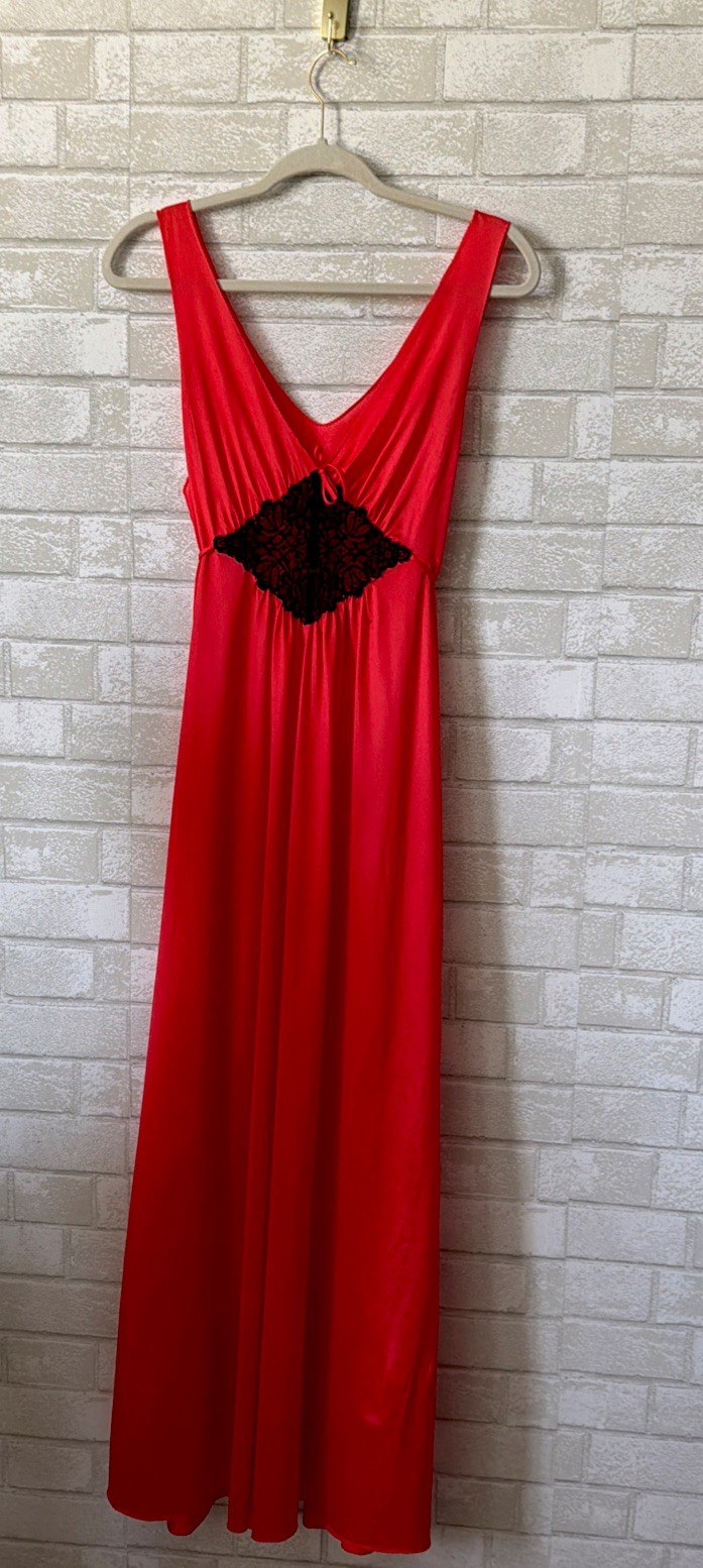 Vintage RED NYLON NIGHTGOWN Long Sheer LACE Old Hollywood VAMP Gown USA Large