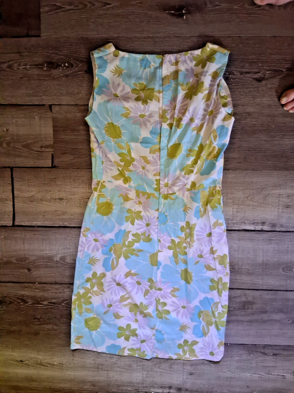 Vintage Shift Dress Sleeveless. Small Floral 1960-1970’s