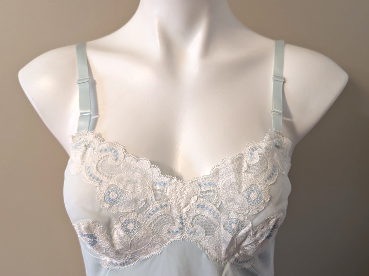 Vintage 1960’s SHADOWLINE Light Blue Full Slip Antron Nylon Size 32 Short NWT