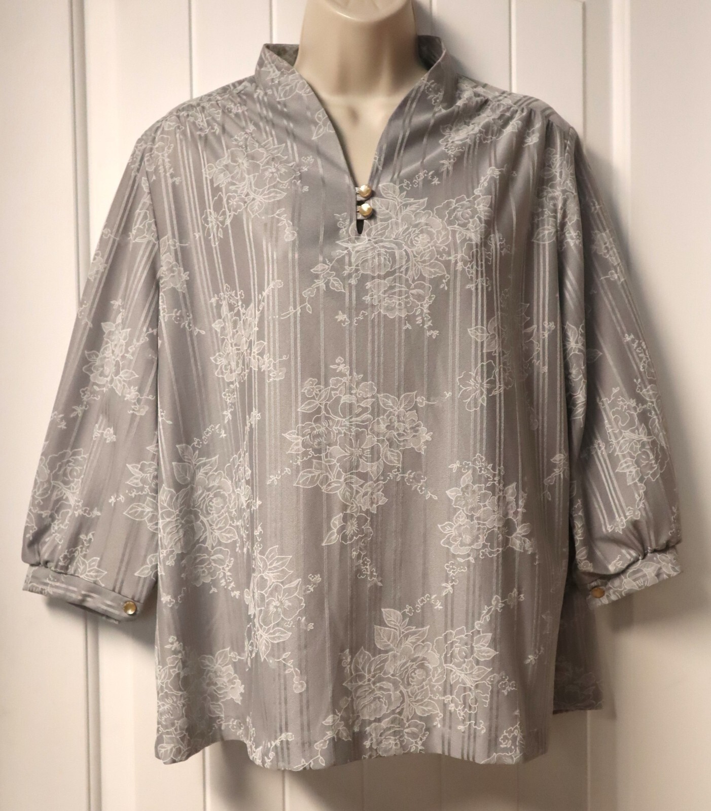 Vintage 1960s LADY SEVIA 1/2 sleeve white floral striped gray blouse (check meas
