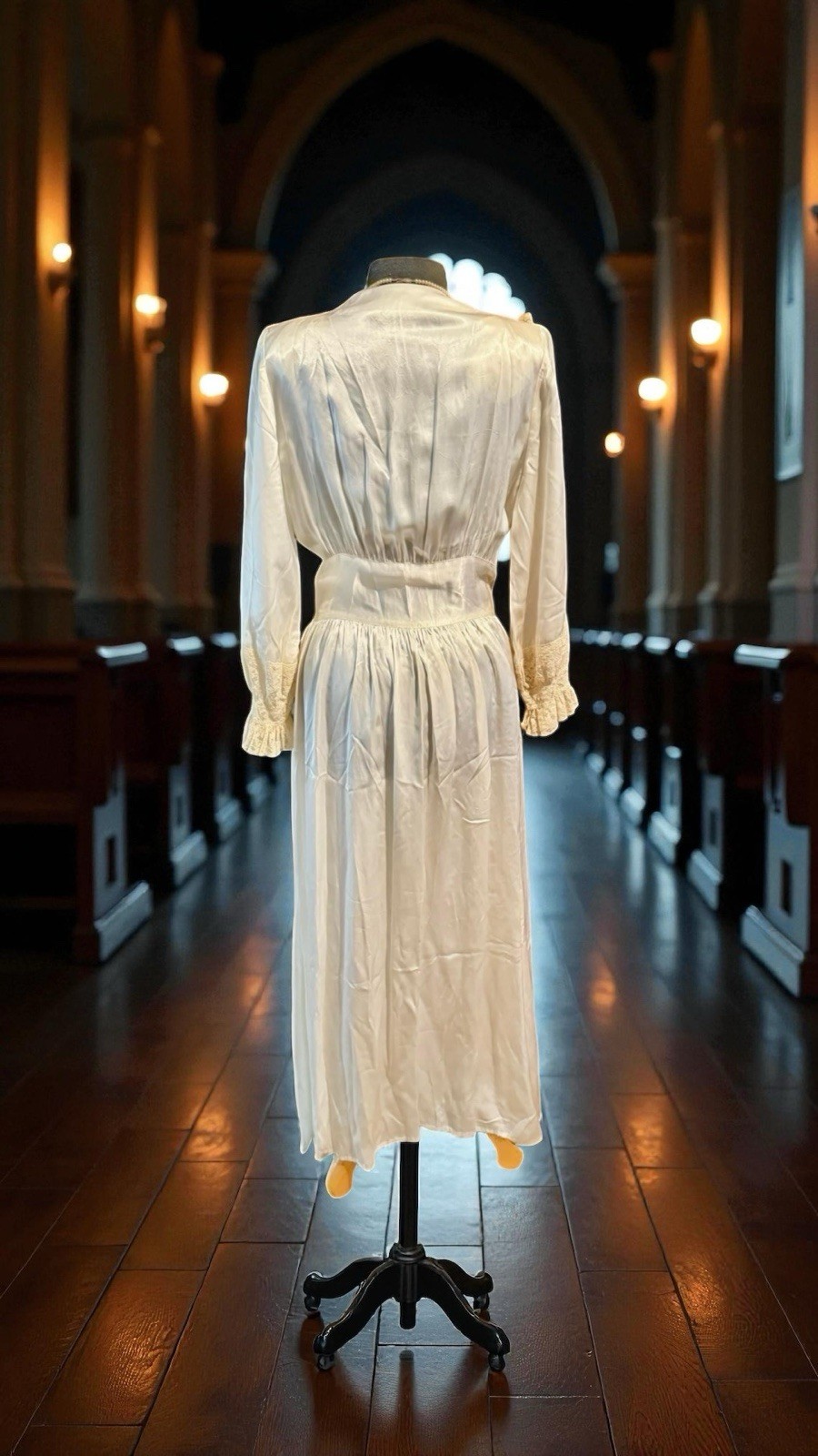Amazing 1940’s Cream Colored Sexy Peignoir Robe Honeymoon Set Ruffles Lace