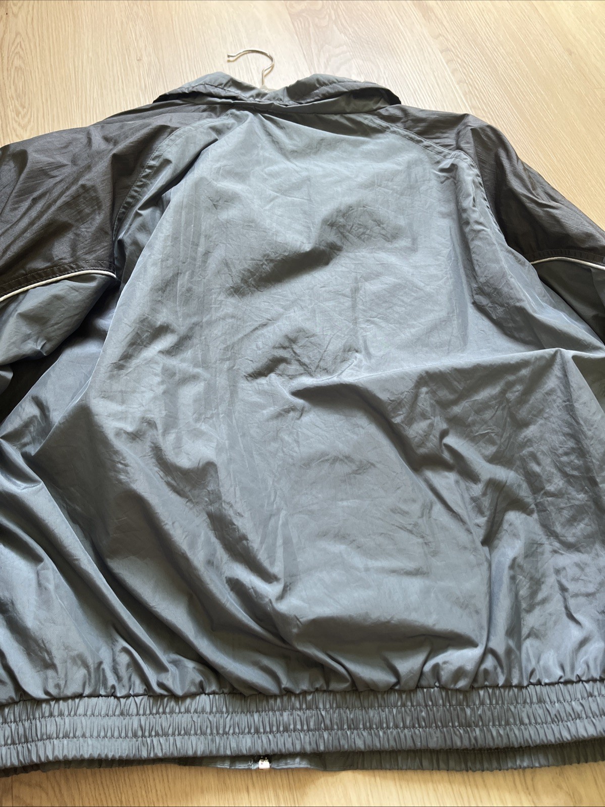 VTG Woman’s Plus Size 1X Nylon Athleisure Windbreaker Zip Jacket Mesh Lined Gray