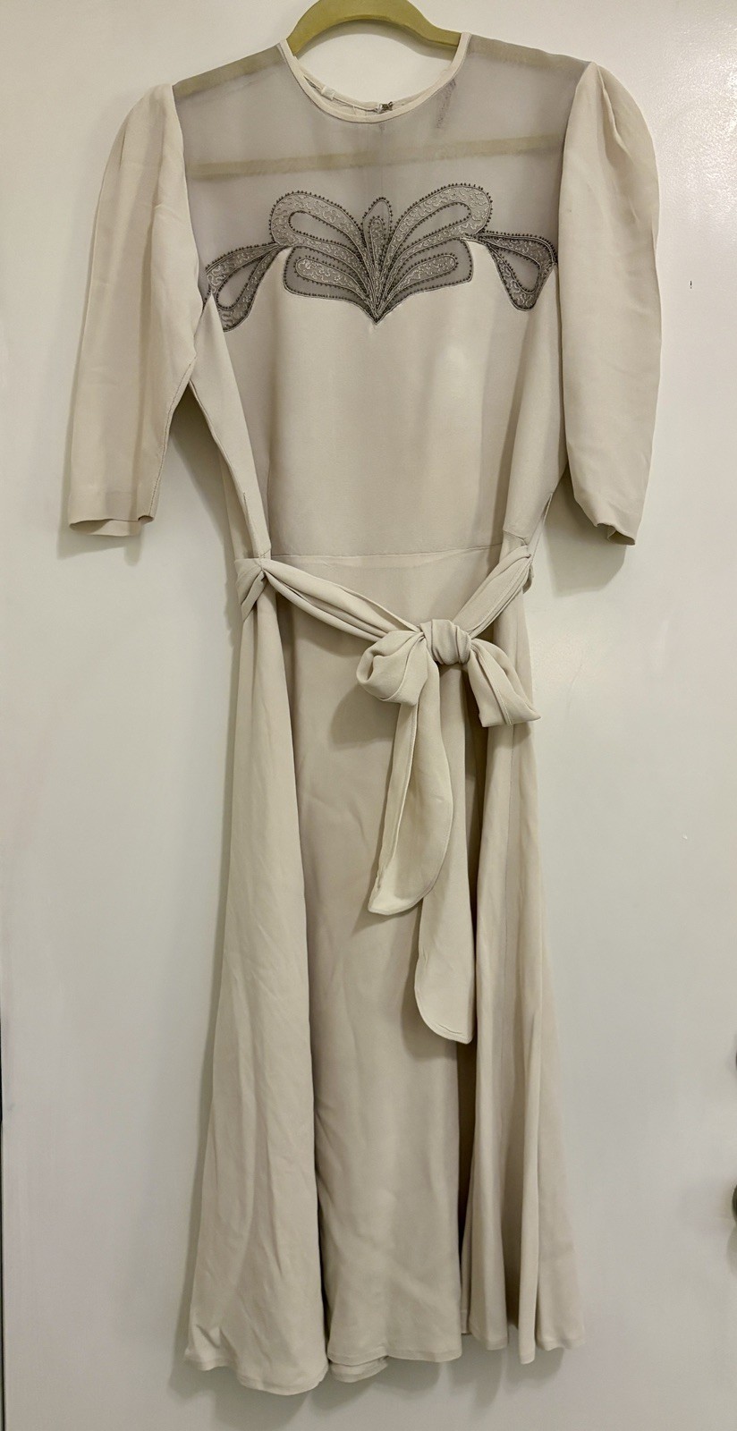 Vintage Fine Feathers Elegant Cream Silk Tie-Waist Dress with Appliqué