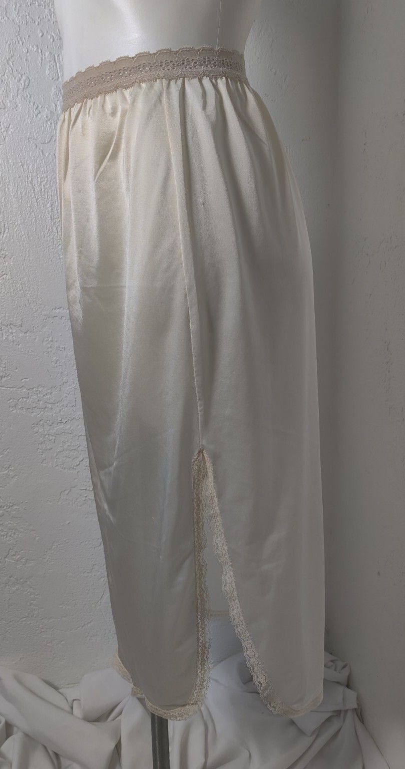 Vintage Greenco Maid Ivory Tan/Nude Slip 31”L 25”Waist Lace Trim 16″ Slit EVC