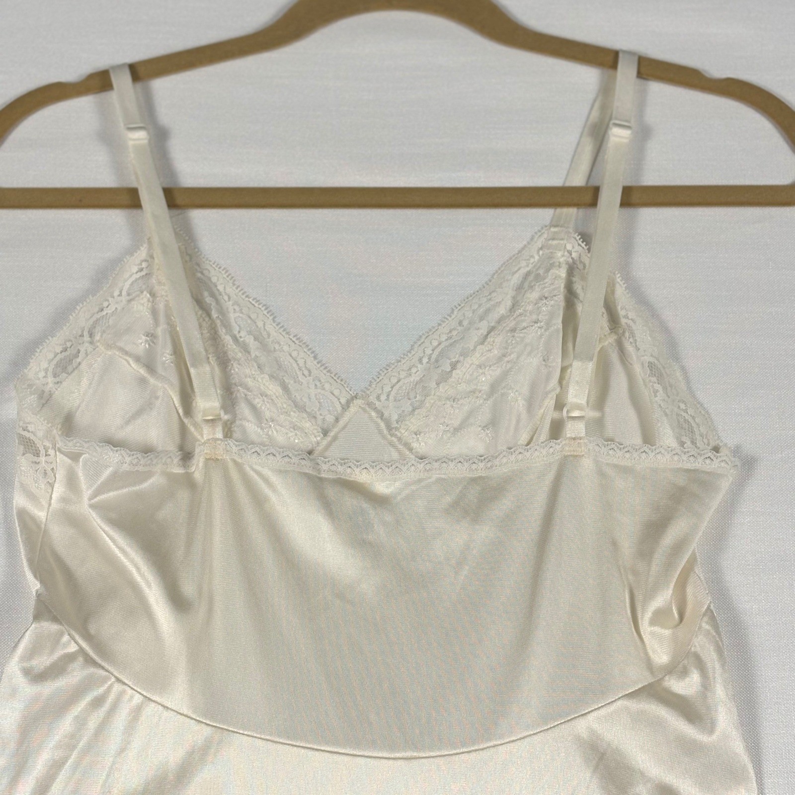 Bestform Vintage Ivory Lace Trim Full Slip Dress Antron III Nylon 32 1460 Cream
