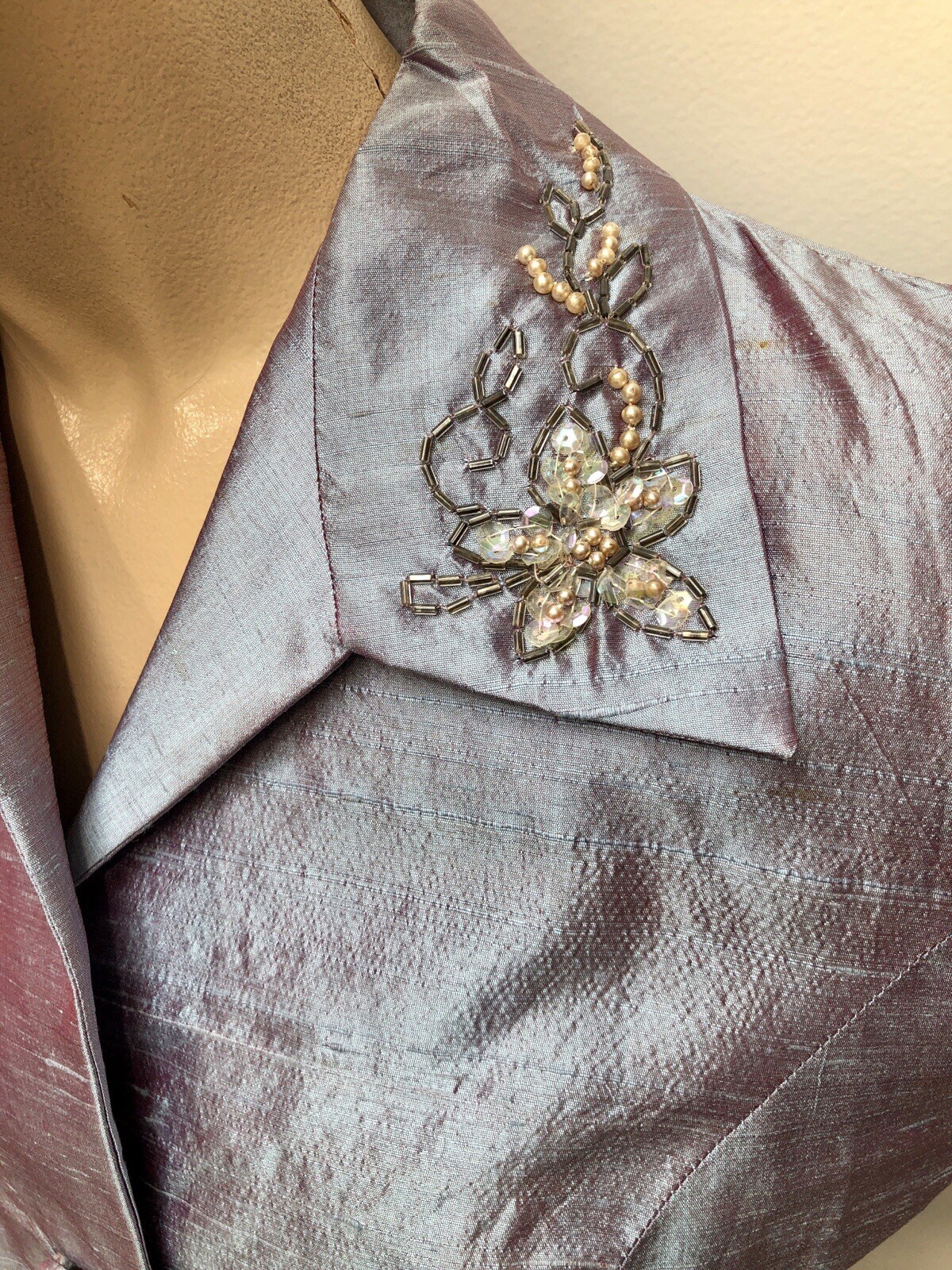 VTG 1950s „NEW LOOK” R&K Original IRIDESCENT LILAC SHARKSKIN Peplum Beaded SUIT
