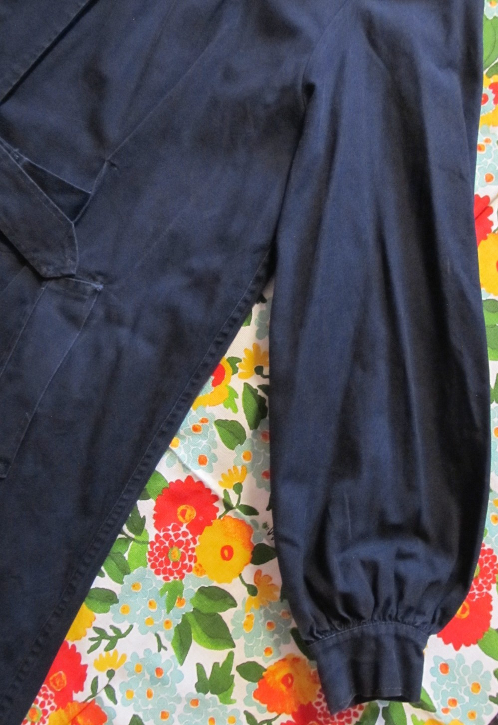 Antique 1910’s Ruf-sail Sherbrooke navy blue raincoat w/clear celluloid buttons