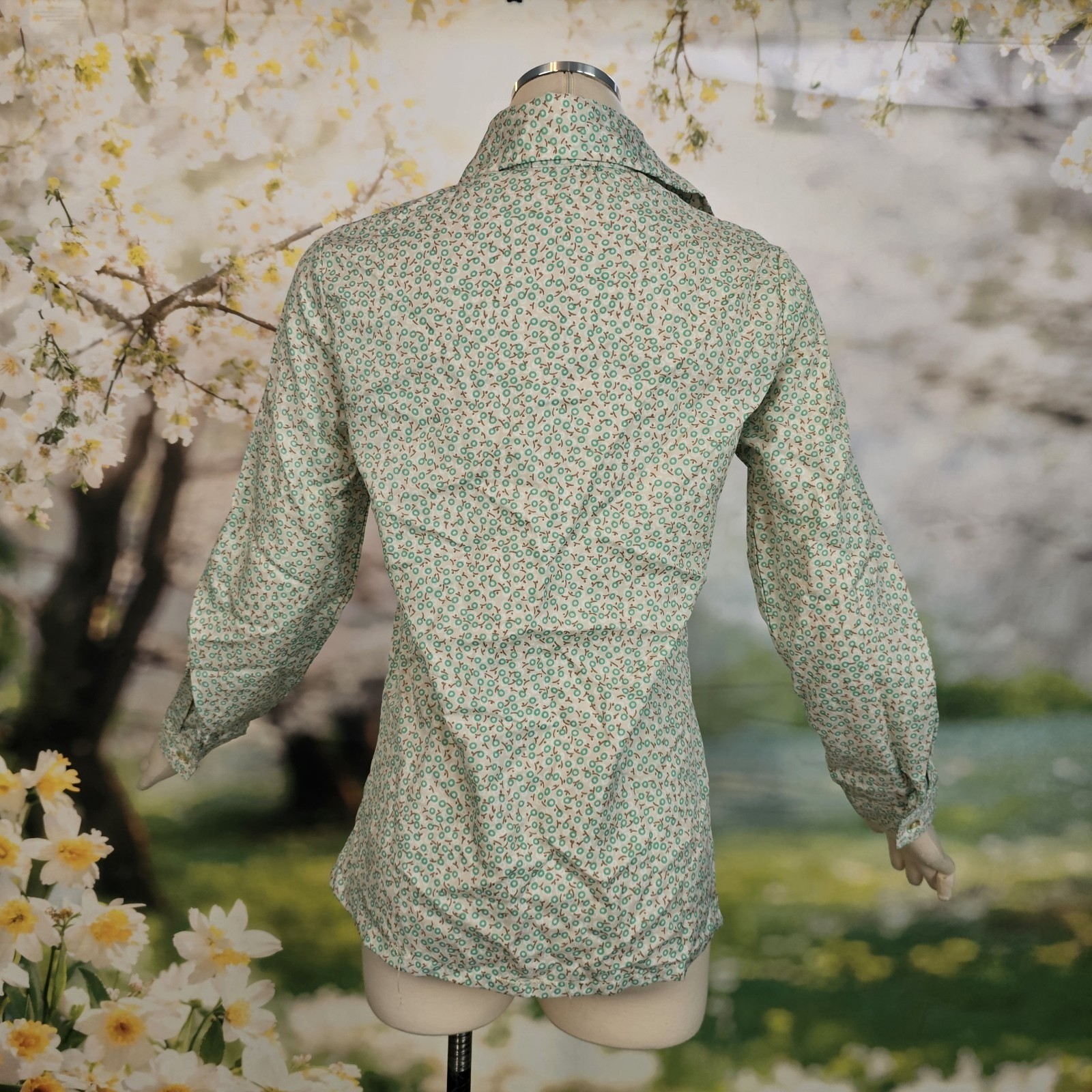 Vintage 1970’s Blouse Top Shirt Pointed Collar Petite Green Floral Print Button