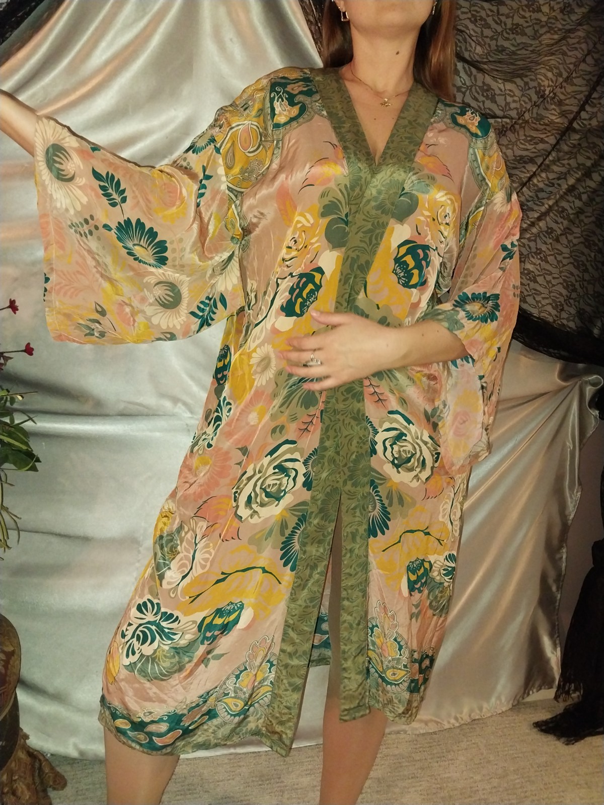 VTG SATIN VISCOSE FLORAL BOHO IMPORT ROBE LINGERIE HIPPY 54″ osfm