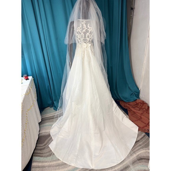 Mon Cheri Bridals Wedding Gown White Embroidered Illusion Back Veil Set Size 10