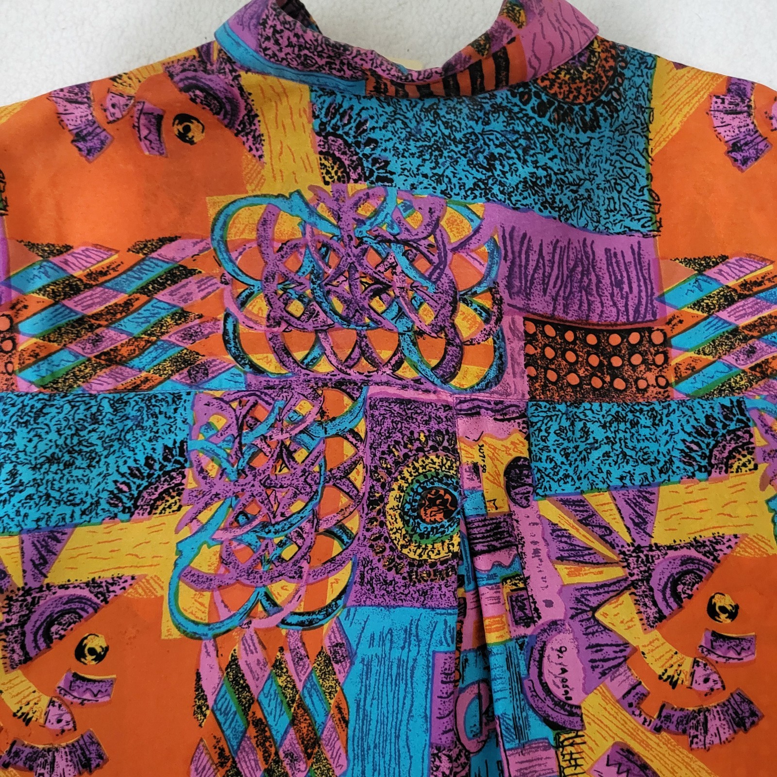 Vintage 90’s Women’s M 'TRIBES FROM THE LAND OF THE BRAVE’ Short Sleeve Silk Top