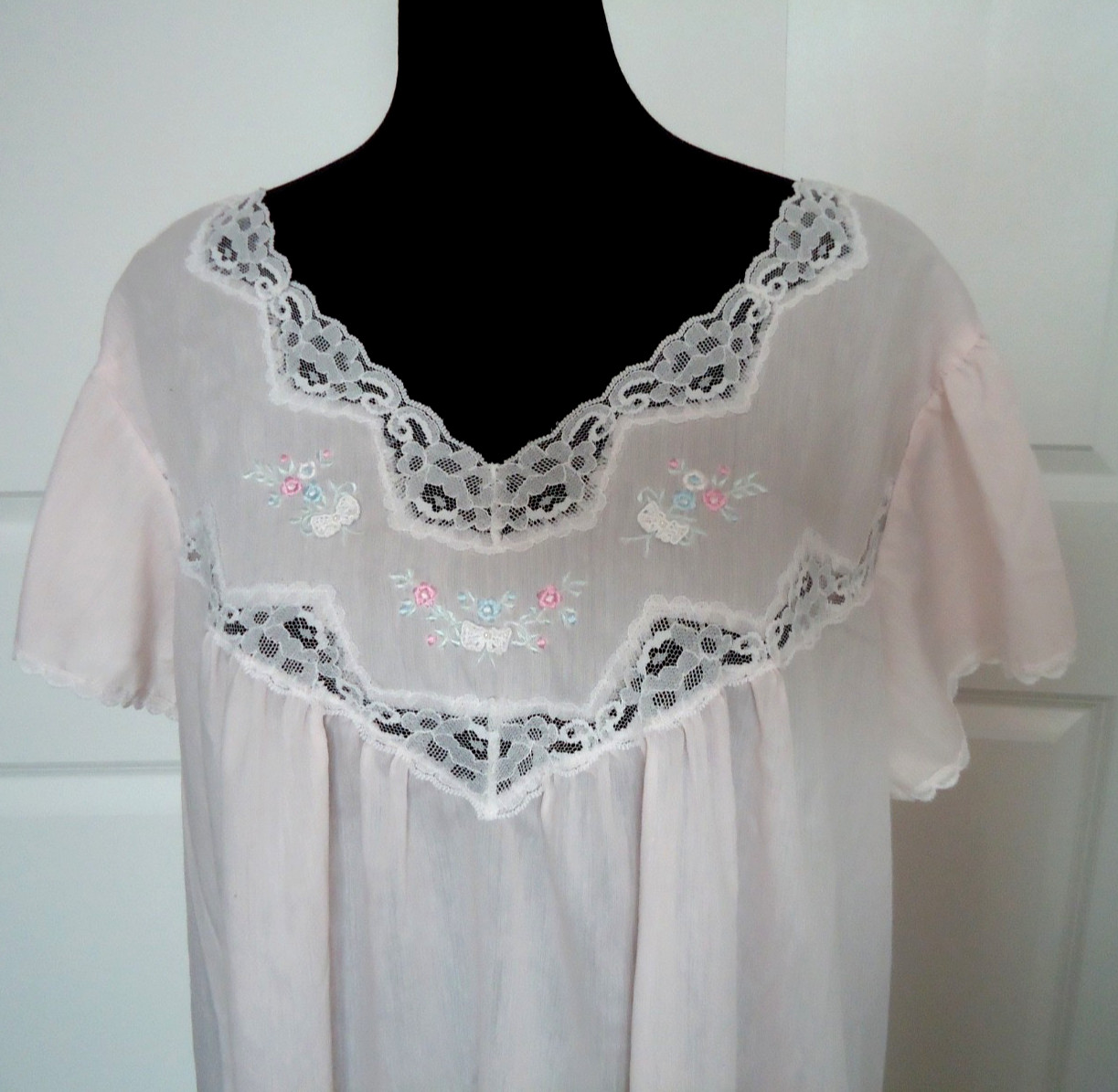 Vtg-70s Barbizon Pink Embroidery Lace Long Nightgown CottageCore Dainty Size-L