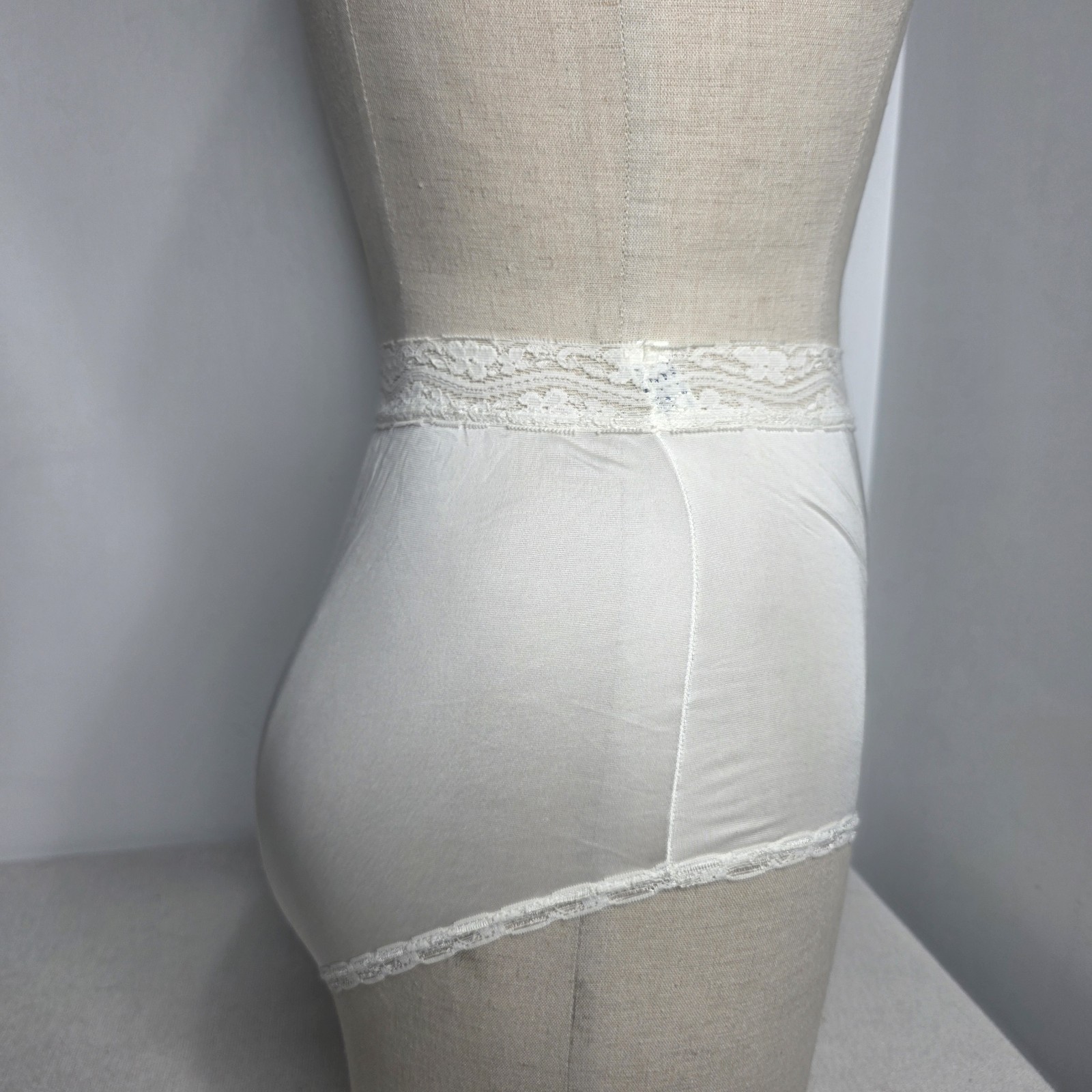 Vintage Bestform White 100% Nylon High Rise 'Granny Panties’ NWT! Size 5