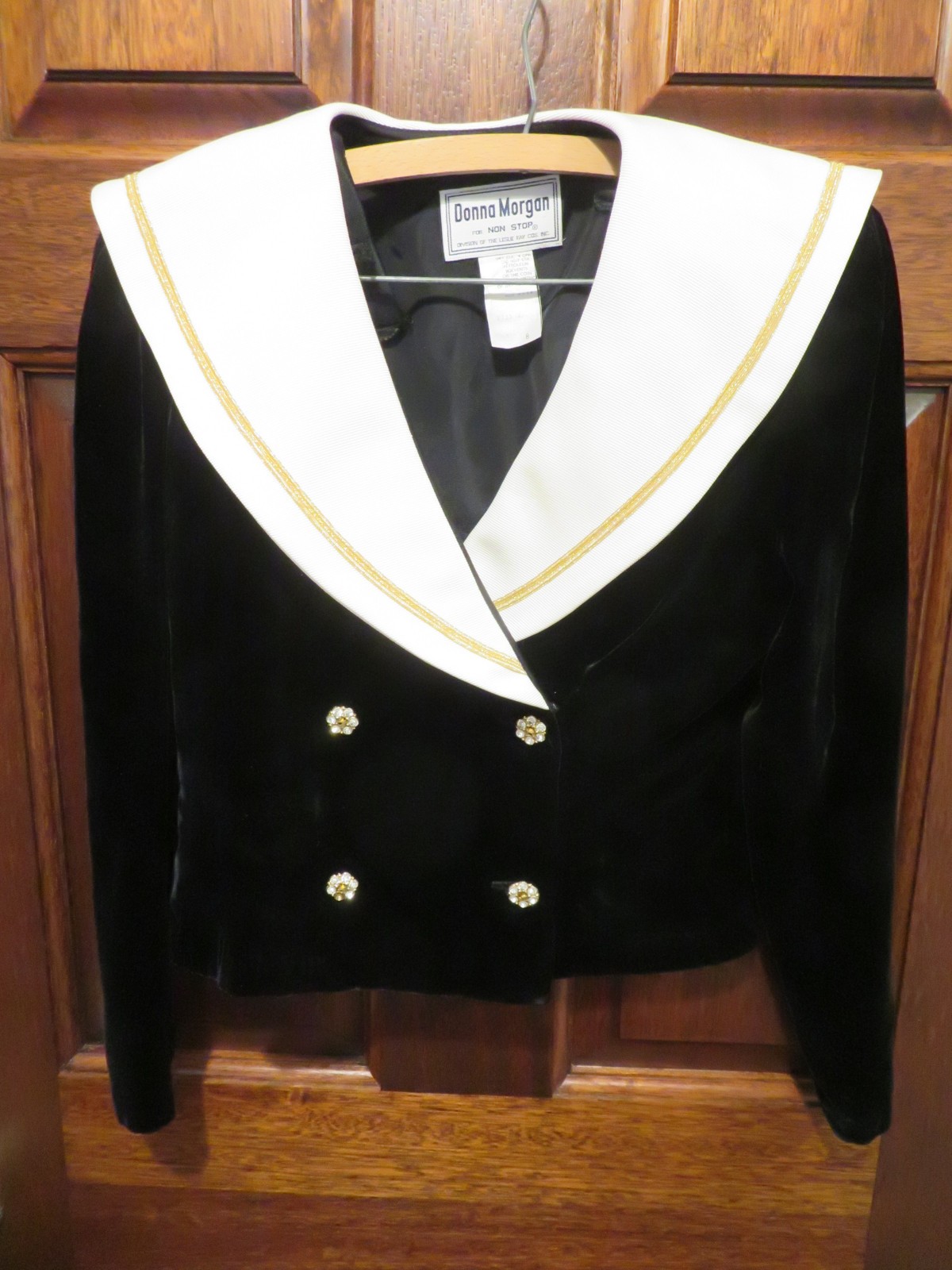 VINTAGE Donna Morgan Skirtsuit. Black Velvet Jacket. Cream/Ivory/Off-White Skirt