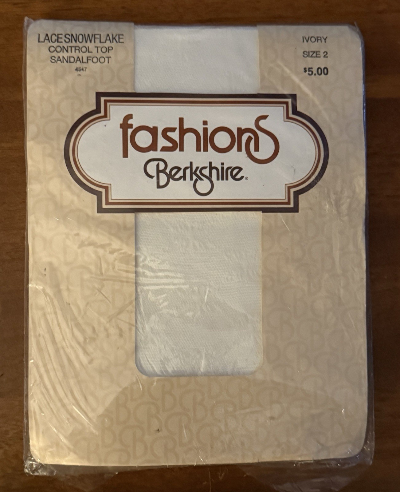 VTG 80s Berkshire Ivory Pantyhose Textured Pattern Lace Snowflake Size 2 NEW