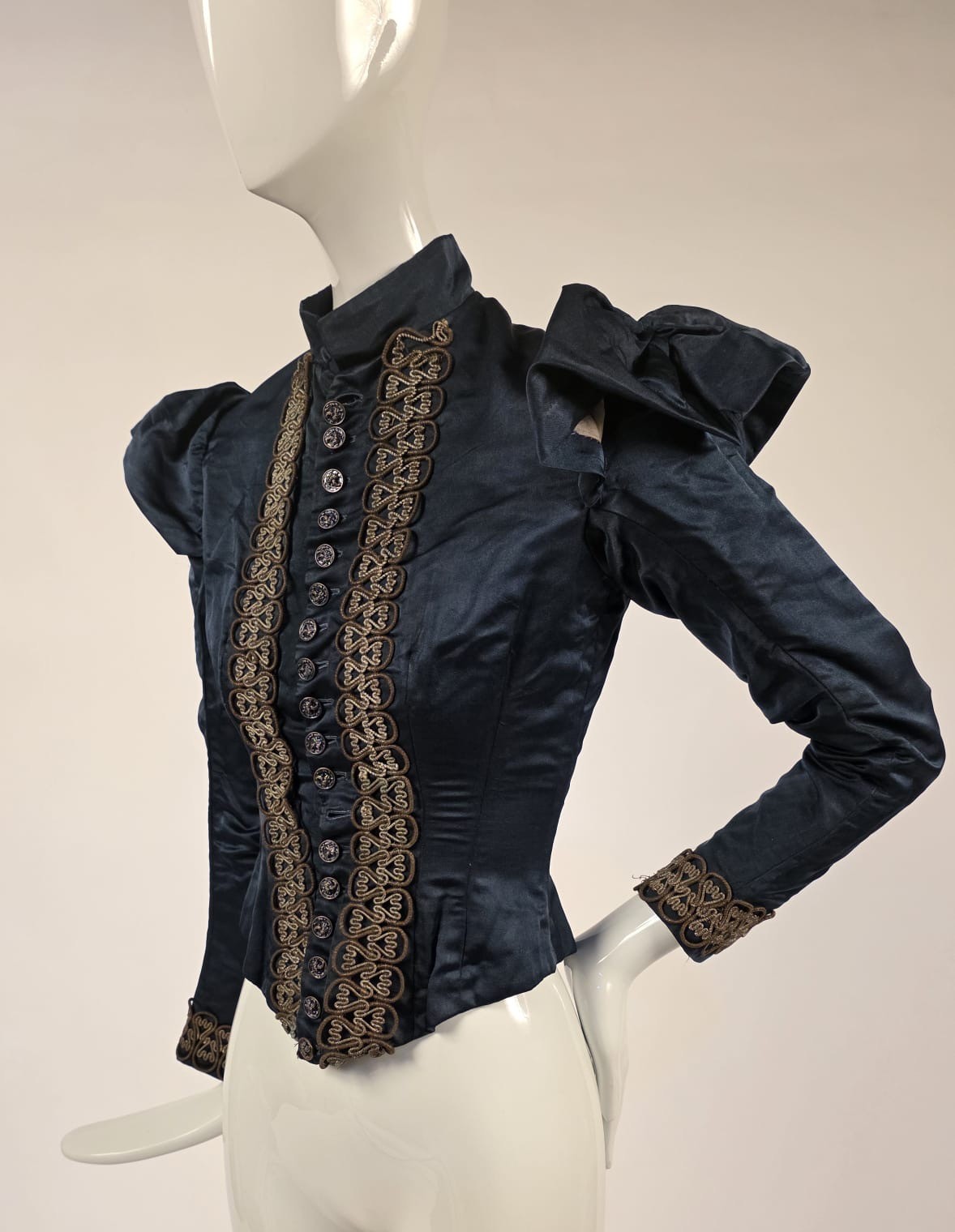 VICTORIAN 1890’S SILK SATIN BODICE W METALLIG GOLD LAME BRAID DETAIL
