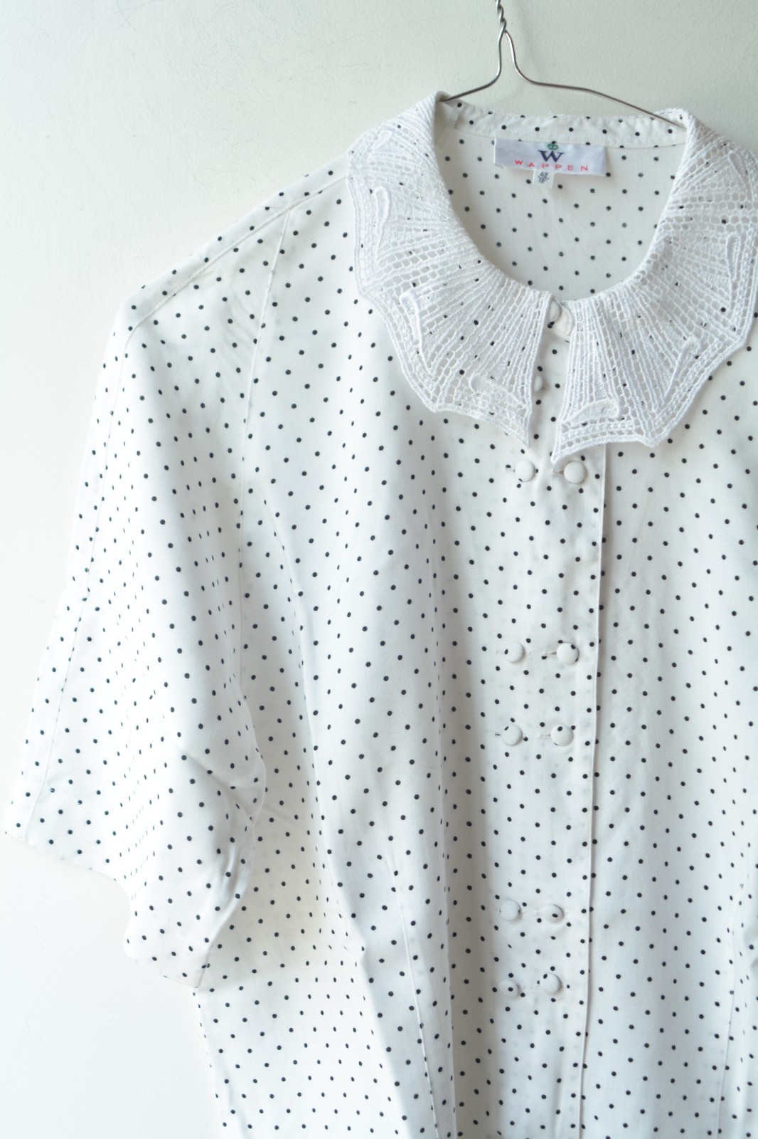 133 Vintage Coat of Arms Pea Lace Collar Blouse