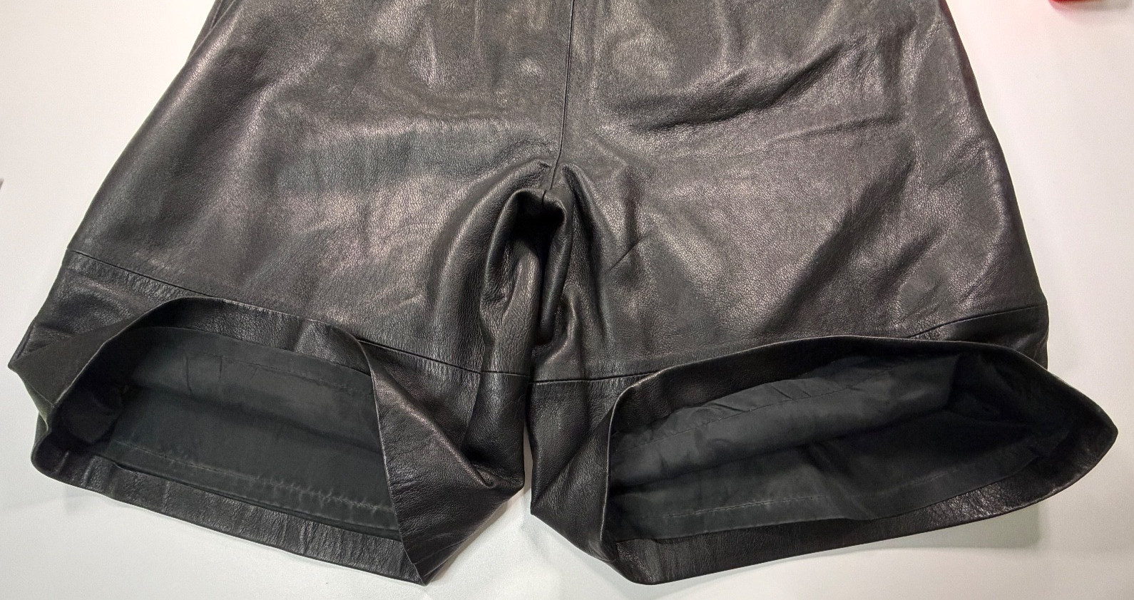 Vintage 80’s Lambskin Shorts Genuine Leather Black High-Waist Paneled Pleated 10
