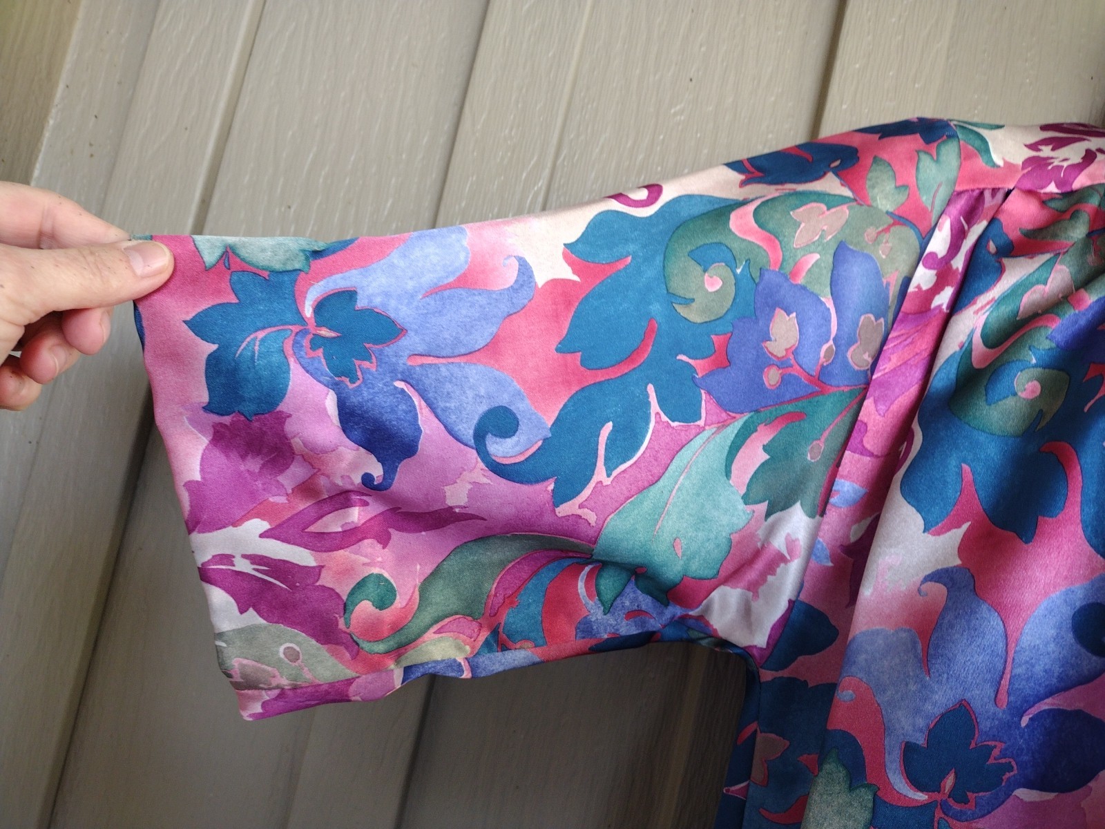 Vintage 80s Ariel MOD Hawaiian Print Colorful Housecoat Robe Petite Small