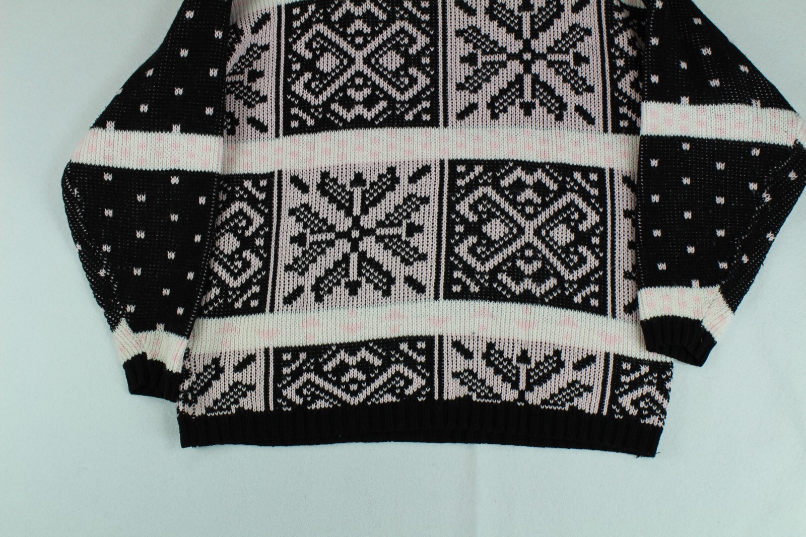 Vintage Croquet Club Women’s Large Sweater Black and Pink With Snowflakes