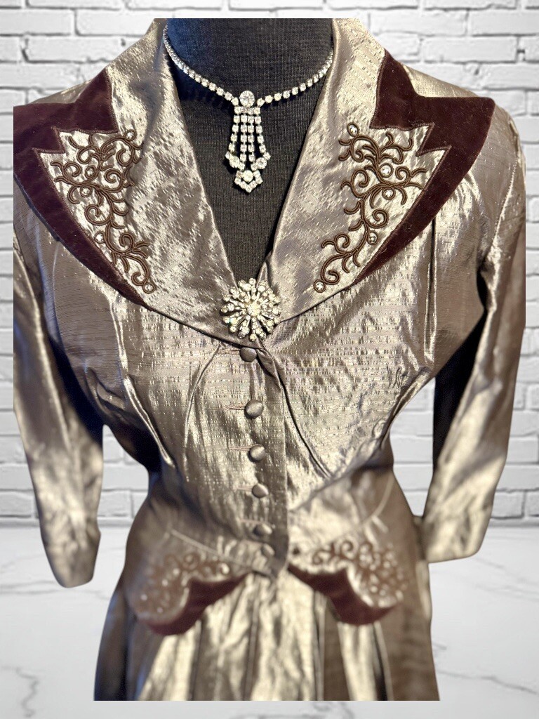 Vintage Pristine 1950’s Silk Dupioni High End Skirt Suit