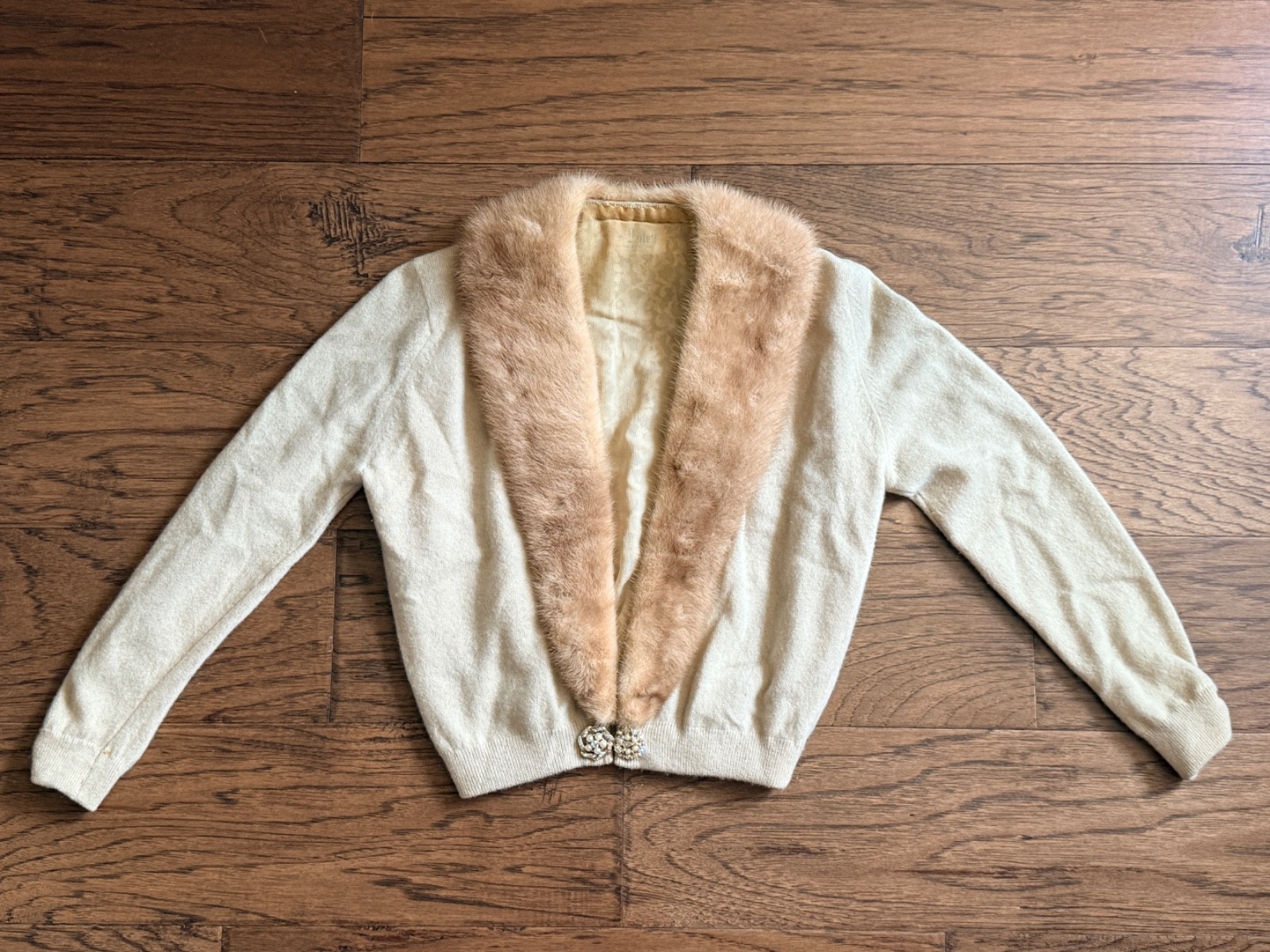 DALTON 100% CASHMERE MINK FUR COLLAR WOMEN’S 50’S VINTAGE SWEATER BEIGE