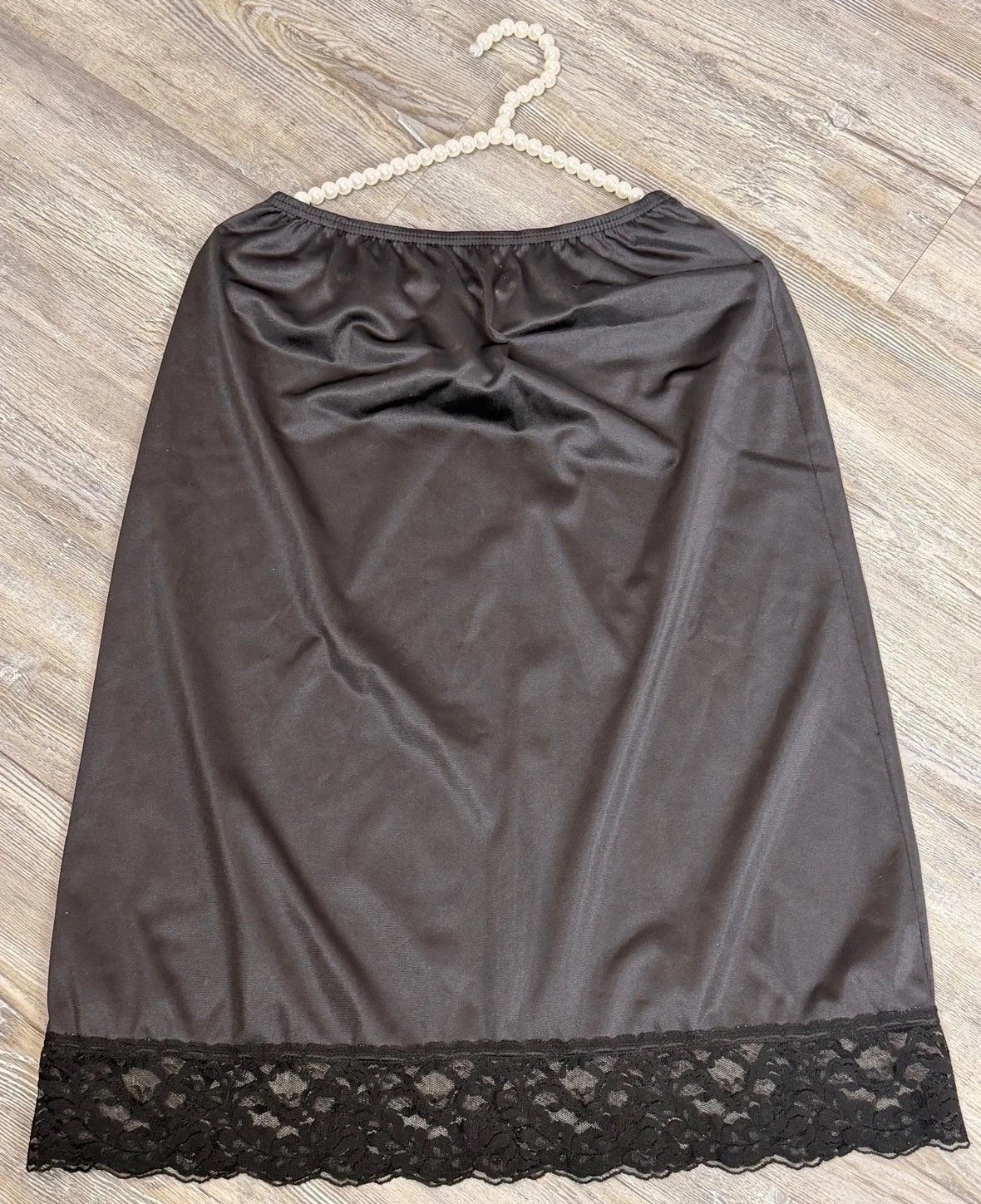 VTG 90’s Vassarette Black Elastic Waist Wide Laced Hem Nylon Half Slip M / 28”