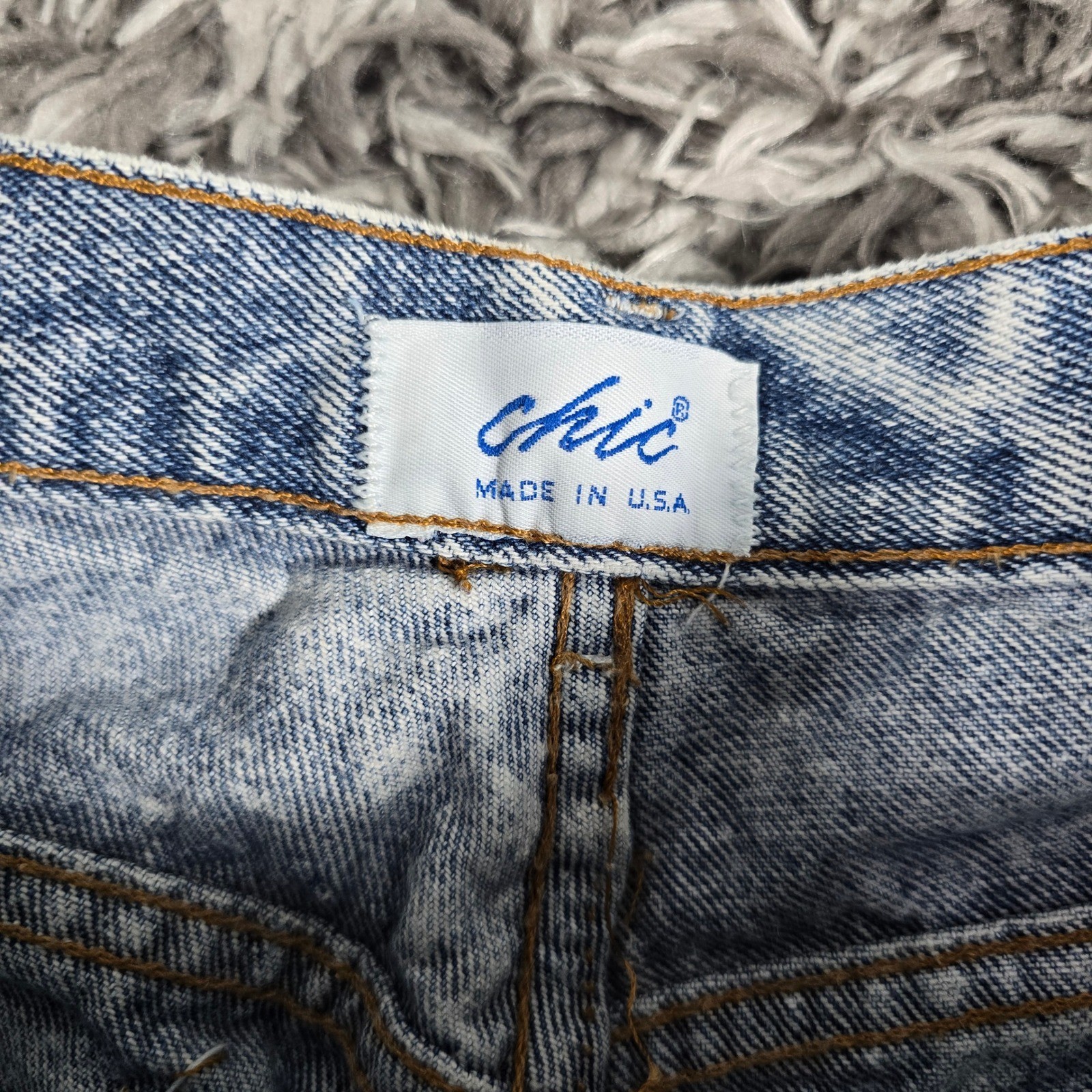Chic Vintage 80s 90s Acid Wash High Rise Tapered Mom Jeans Made in USA 27 Waist