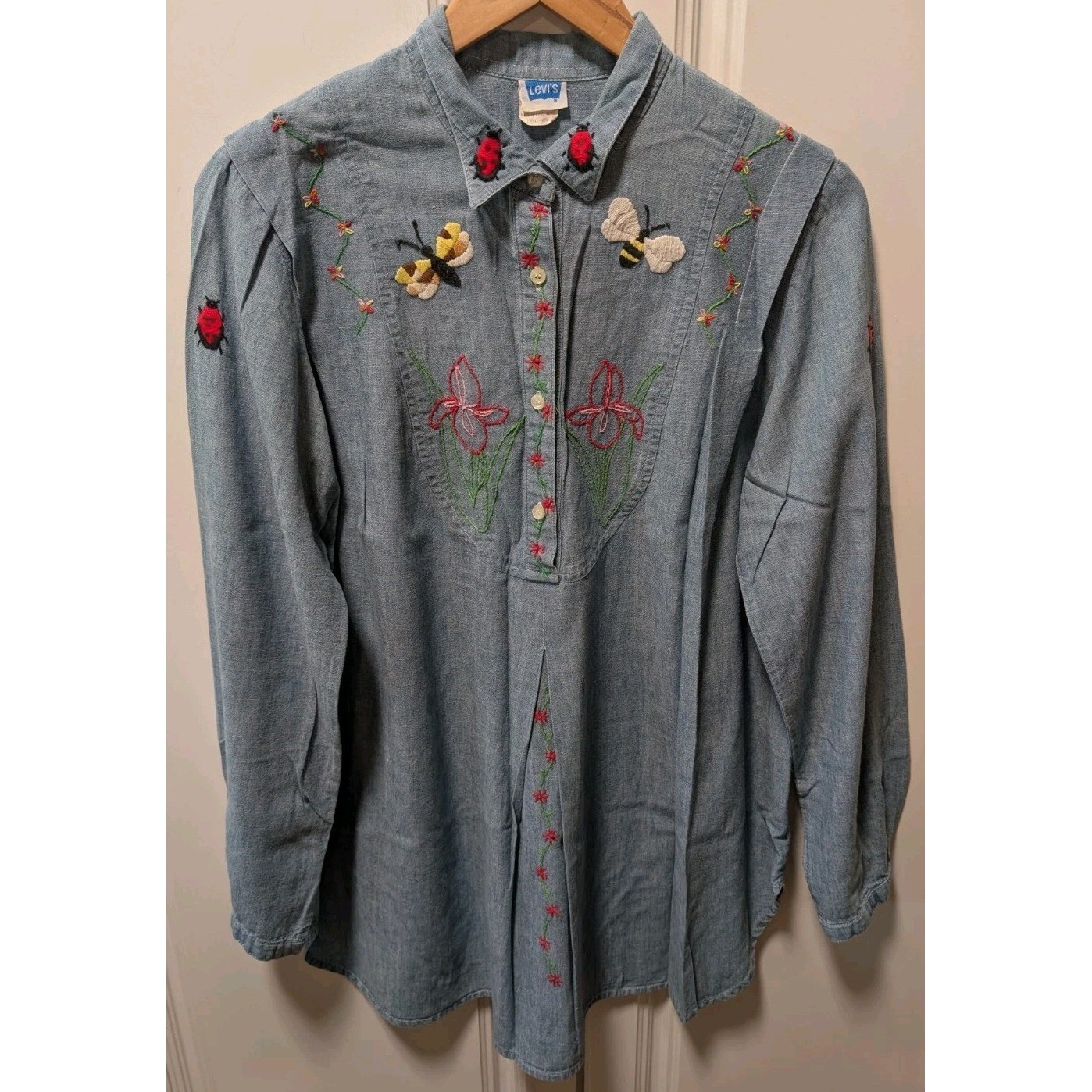 VTG 70s Levis M Chambray Blue Denim Tunic Top Embroidered Floral Insect Tropical