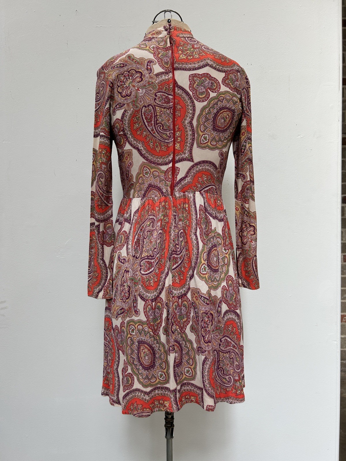 Vintage 60s/70s Handmade Paisley Long Sleeve Dress w Keyhole Neckline Size XS