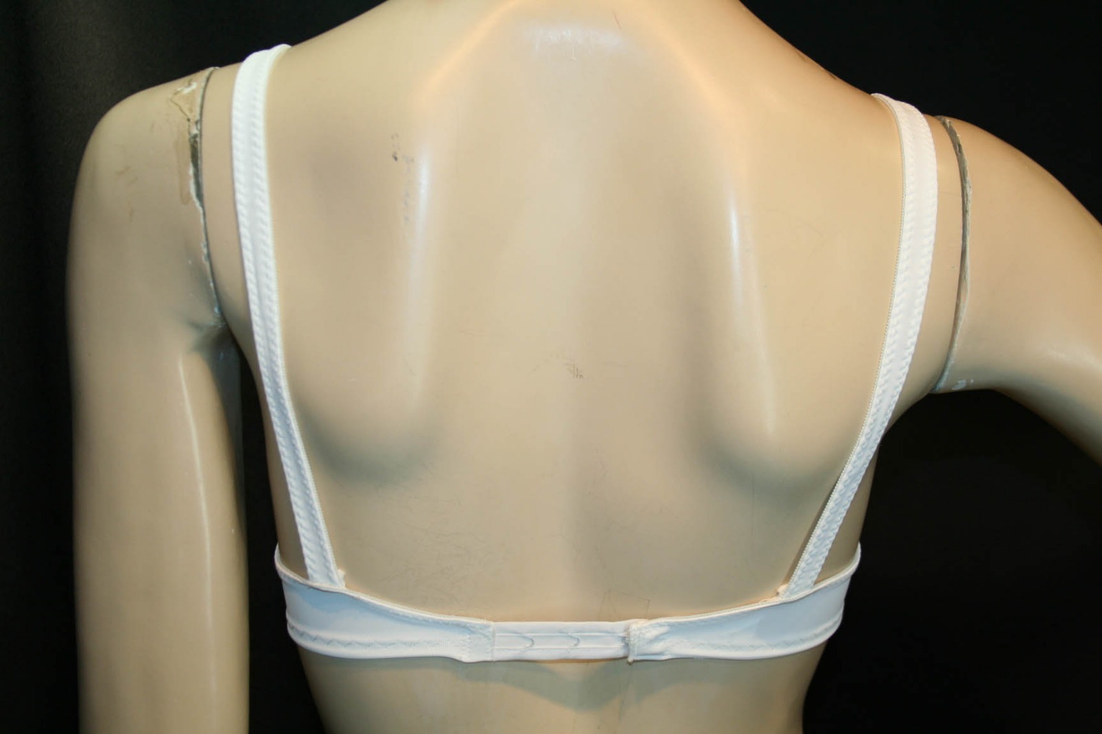 32B VTG 70s NOS Nylon CONTOUR Keyhole Bra Soft’n Sensuous Exquisite Form P3789