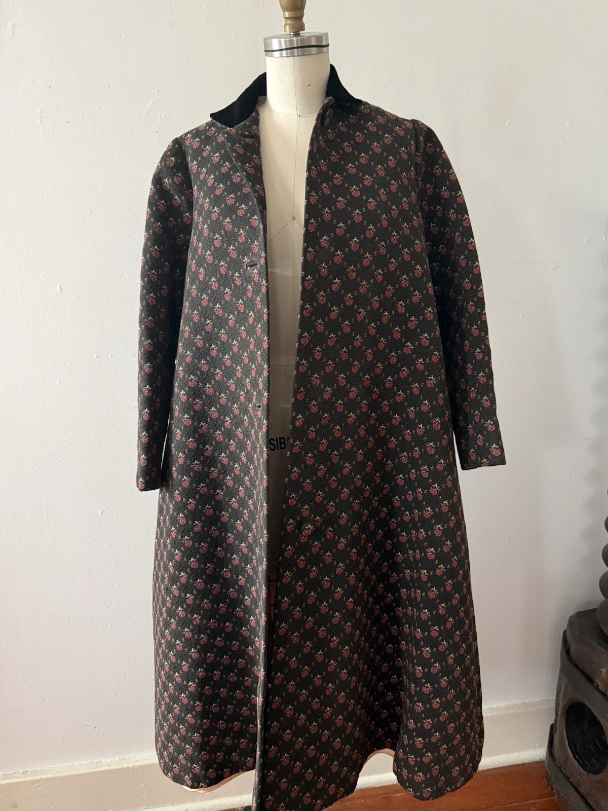 Mid-C Floral Jacquard/Matelassé/Quilted Full Length Tapestry Coat Velvet Collar