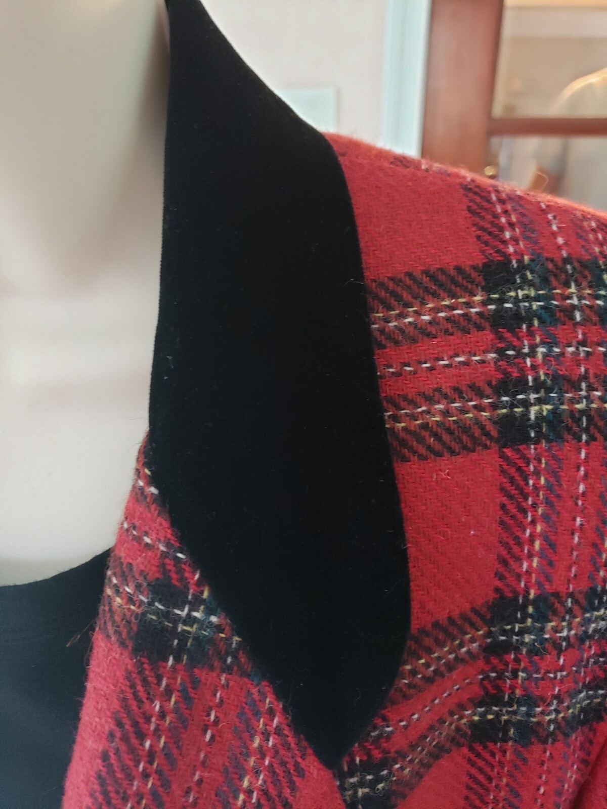 Casual Corner Plaid Blazer Jacket Red/Black Velvet Collar & Trim Wool Sz 8