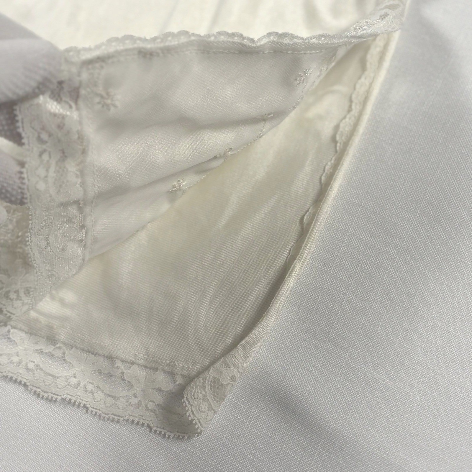 Bestform Vintage Ivory Lace Trim Full Slip Dress Antron III Nylon 32 1460 Cream