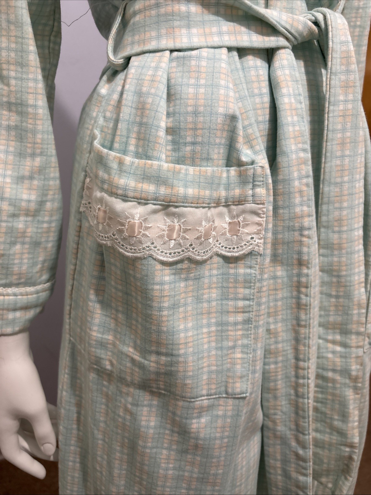 VTG Blue Tan Plaid Robe Collar Pockets Belt Eyelet Trim Miss Elaine Sz L
