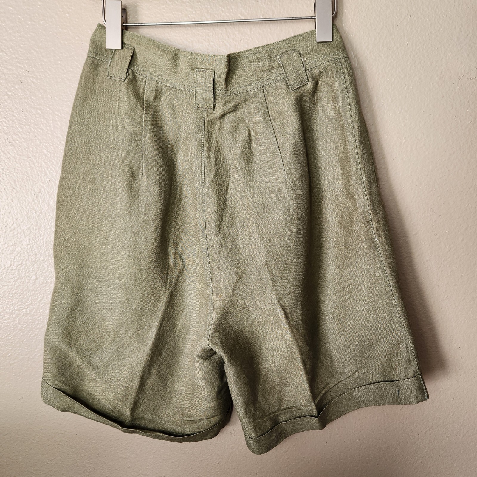 Vintage Best Clothing Womens Olive High Rise Pleated Ramie Blend Shorts-Size 7/8