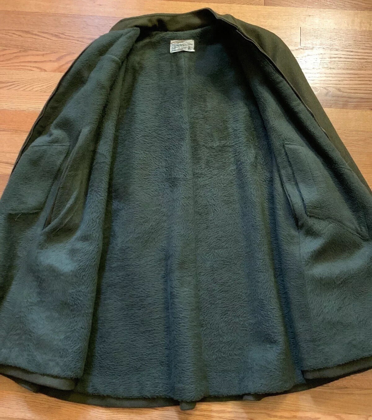 Vintage 60s Queen Of The Capes Country Place Wool Zipper Up Cape. Rare